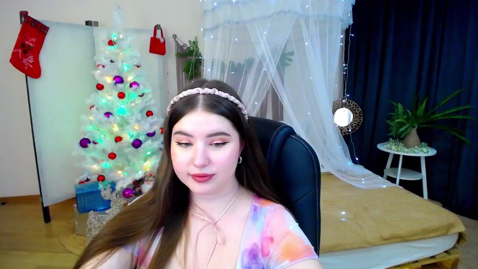Gallery image thumbnail from AdmireMyEyes's myfreecams stream on, 12/10/2024, 01:40 image 9 of 20