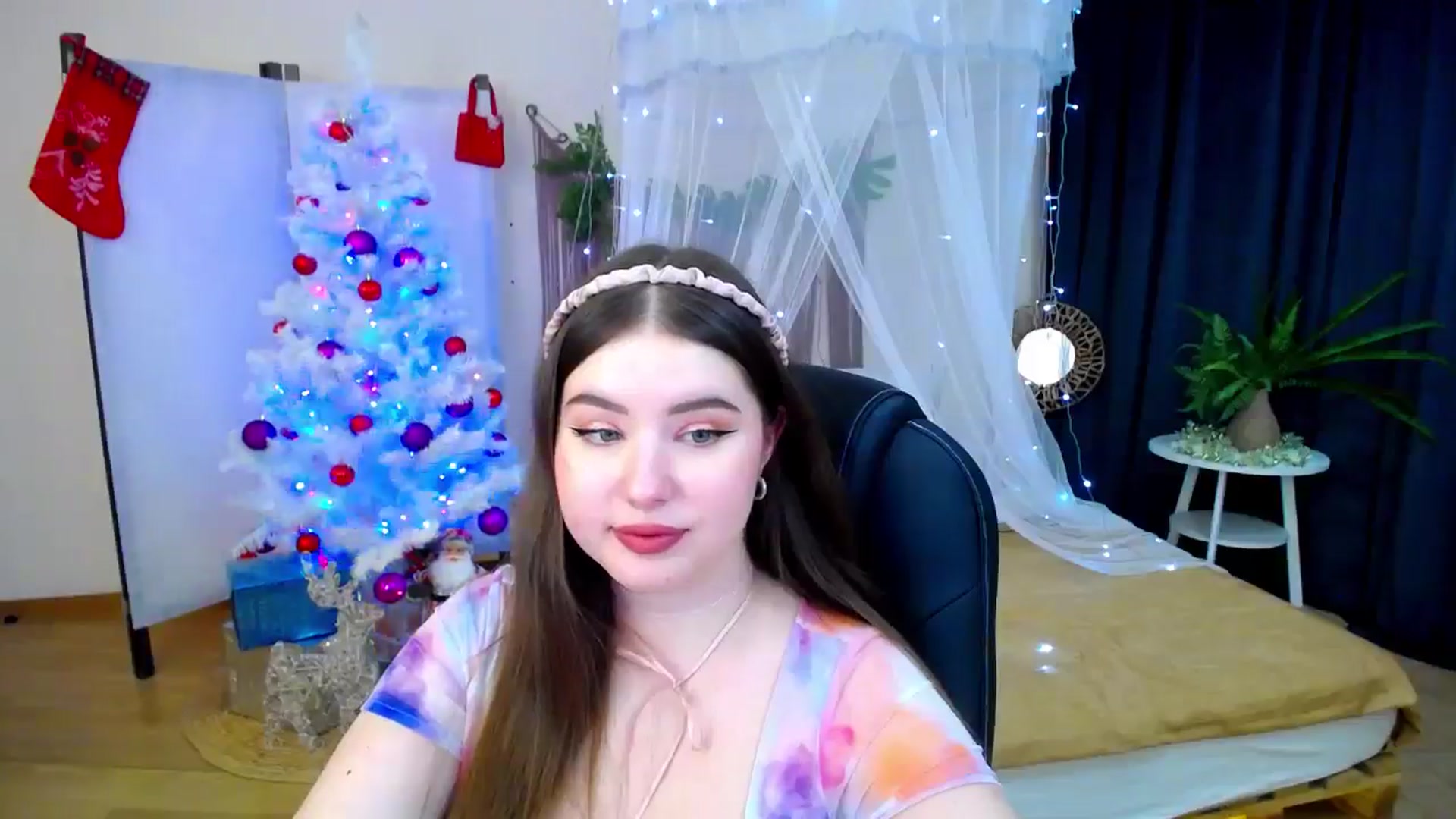Gallery image thumbnail from AdmireMyEyes's myfreecams stream on, 12/10/2024, 01:40 image 4 of 20