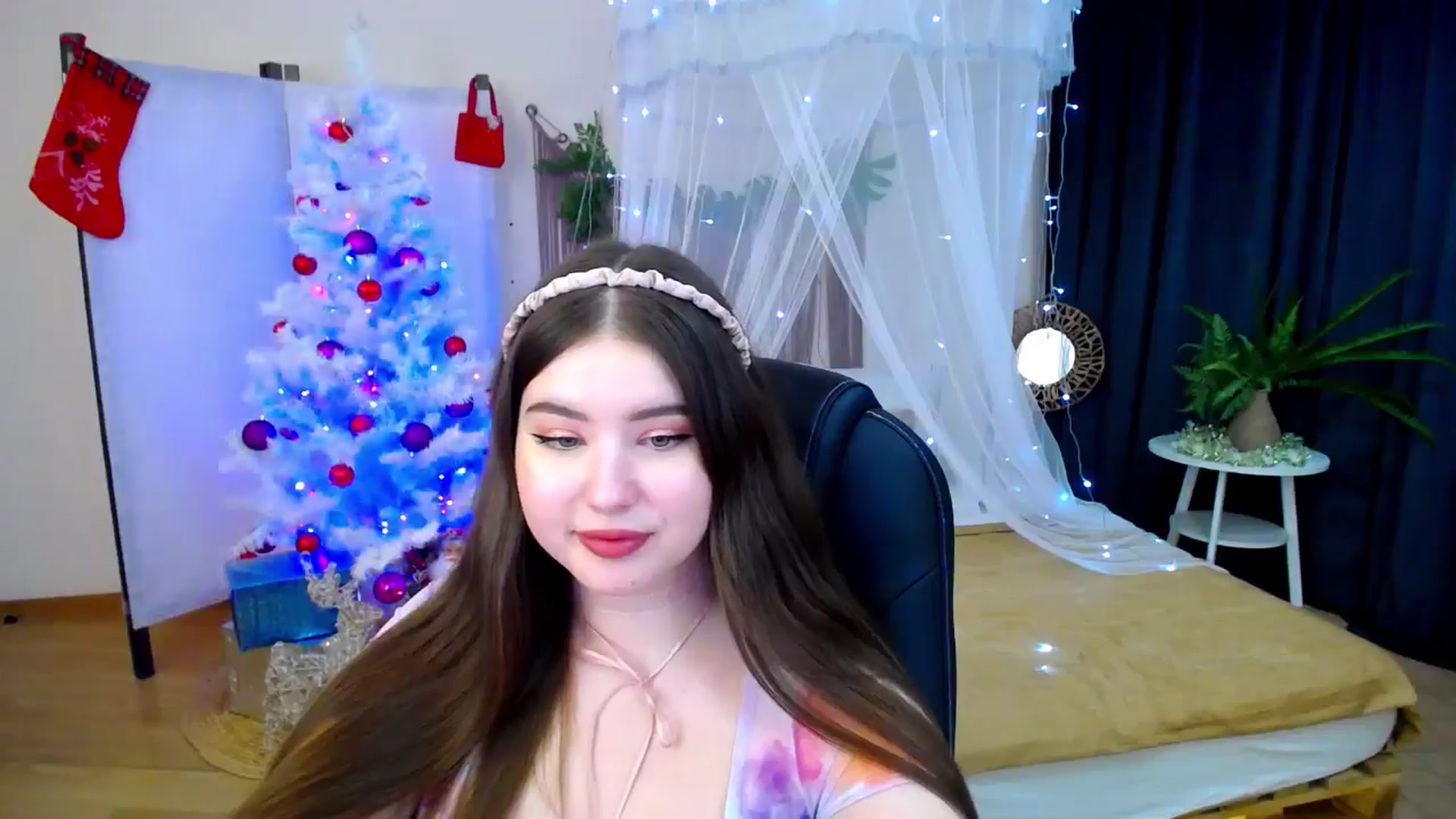 Gallery image thumbnail from AdmireMyEyes's myfreecams stream on, 12/10/2024, 01:40 image 10 of 20