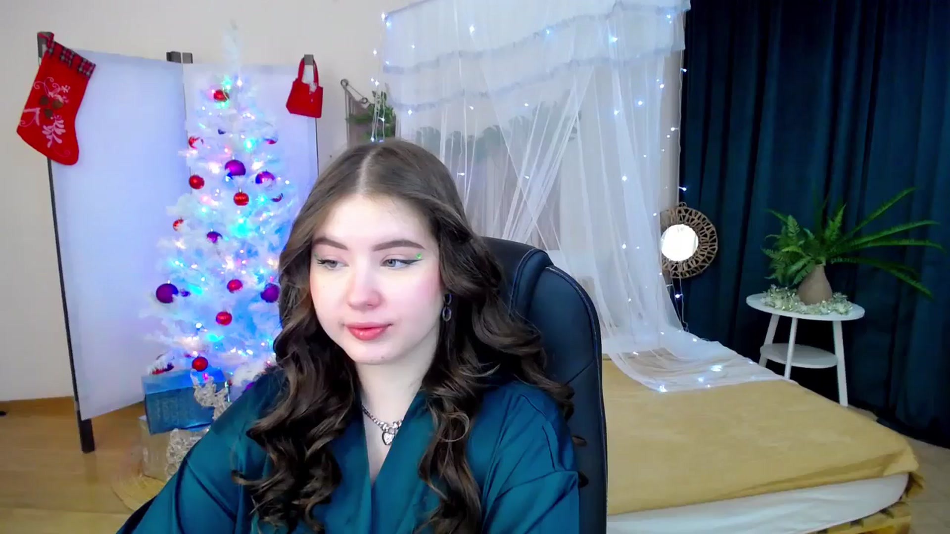 Gallery image thumbnail from AdmireMyEyes's myfreecams stream on, 12/10/2024, 19:47 image 15 of 20