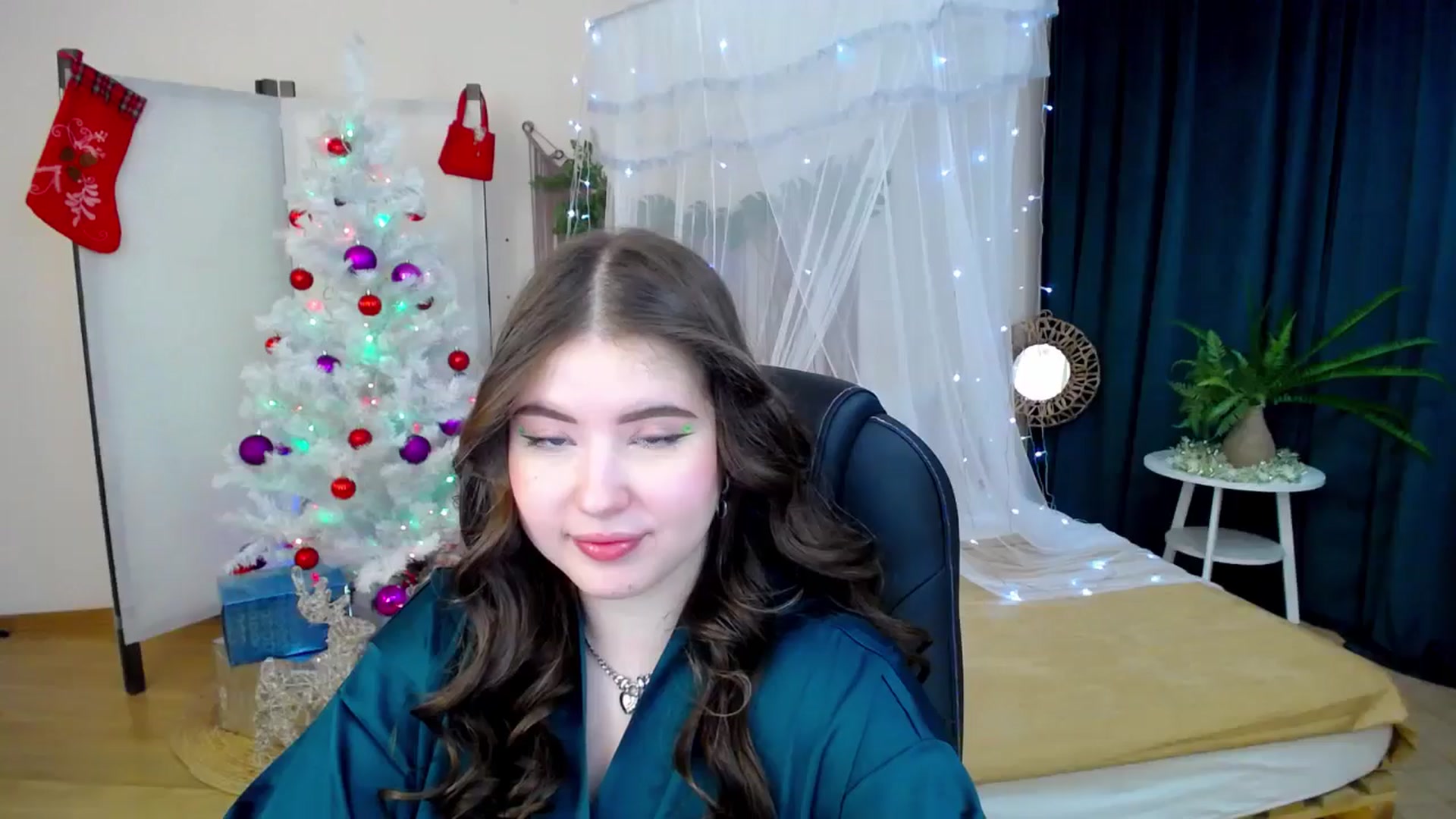 Gallery image thumbnail from AdmireMyEyes's myfreecams stream on, 12/10/2024, 19:47 image 16 of 20