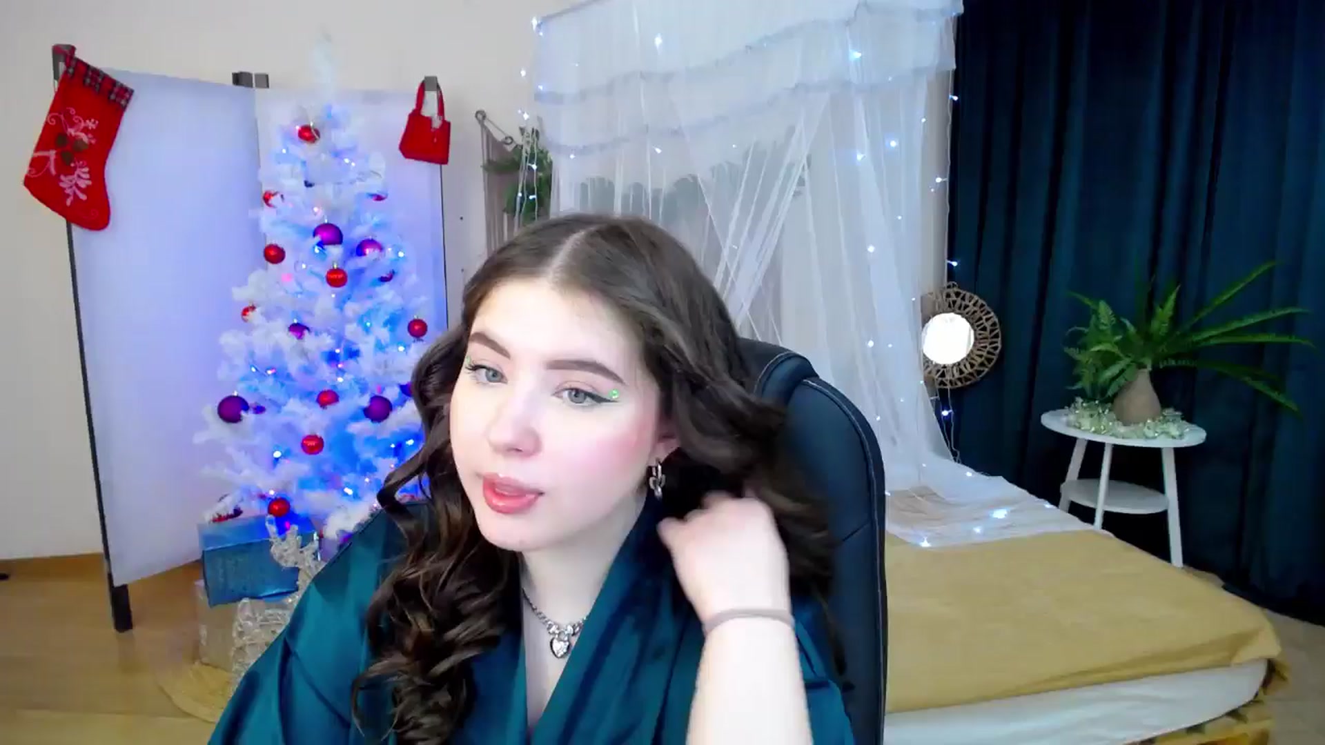 Gallery image thumbnail from AdmireMyEyes's myfreecams stream on, 12/10/2024, 19:47 image 17 of 20