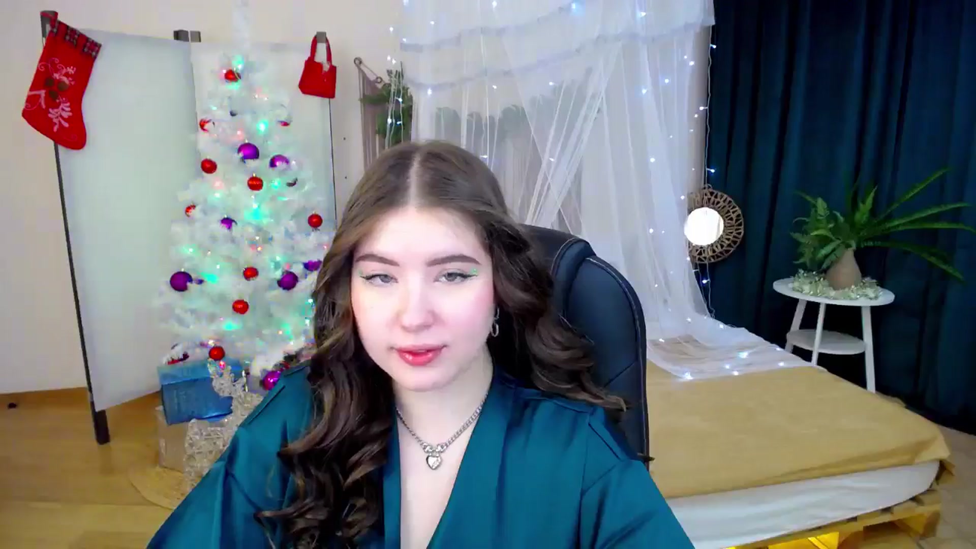 Gallery image thumbnail from AdmireMyEyes's myfreecams stream on, 12/10/2024, 19:47 image 6 of 20