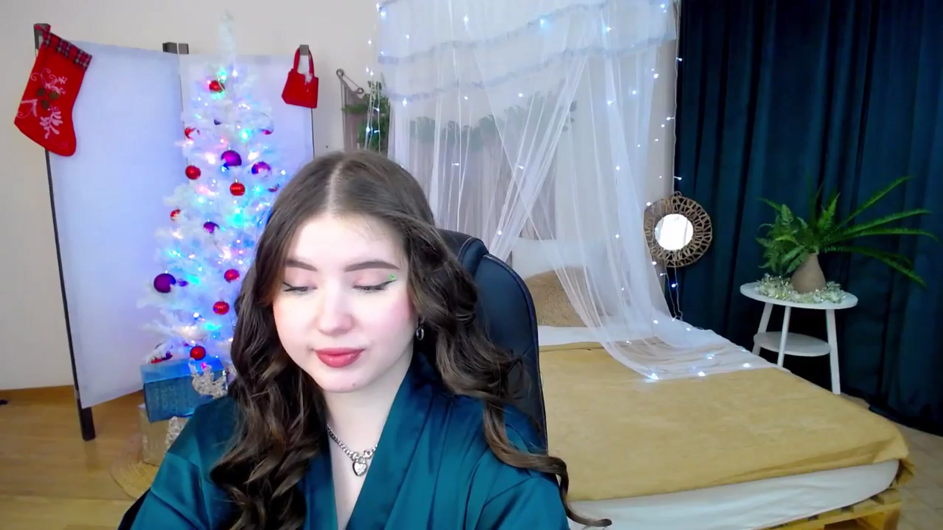 Gallery image thumbnail from AdmireMyEyes's myfreecams stream on, 12/10/2024, 20:27 image 16 of 20