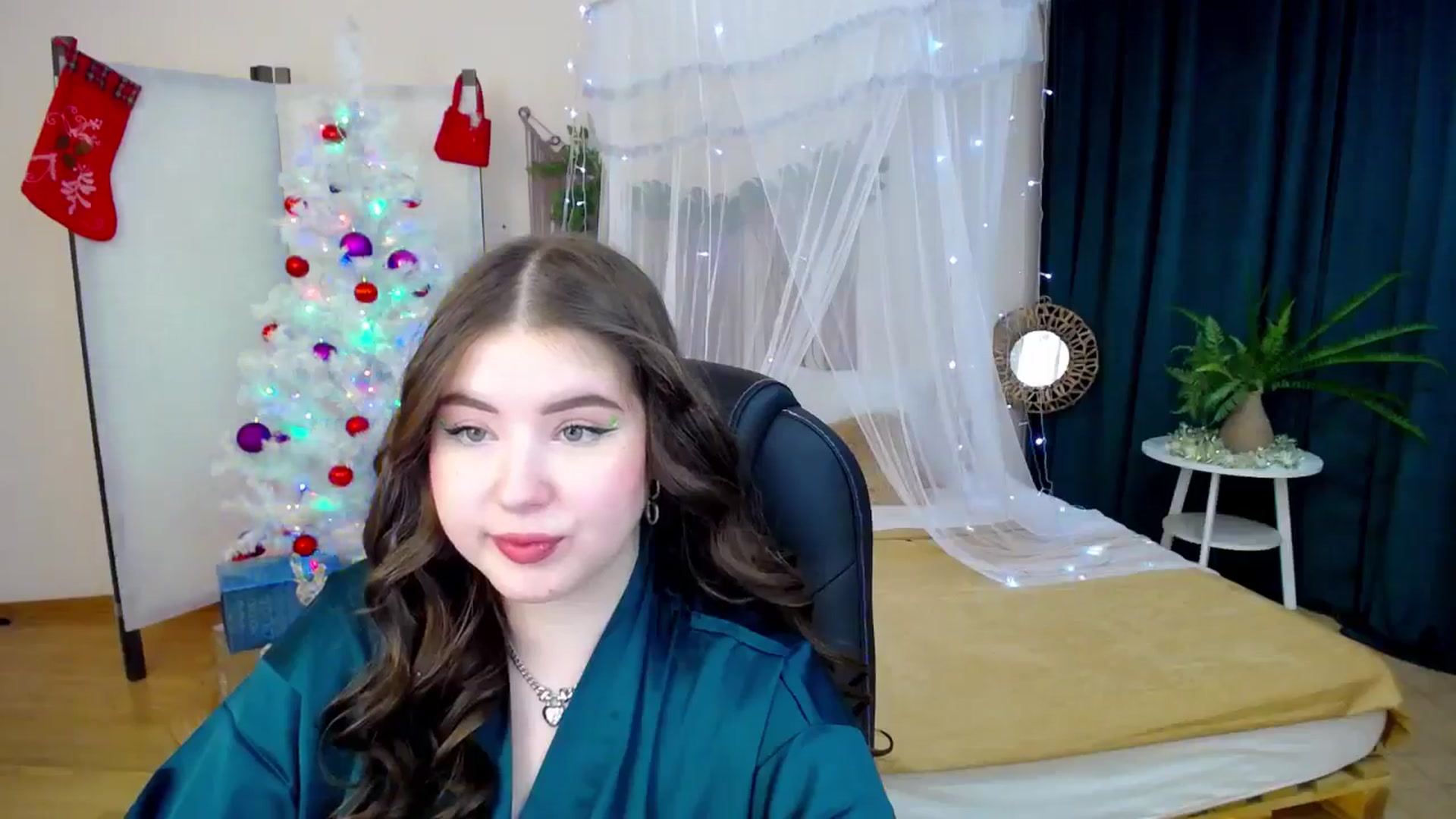 Gallery image thumbnail from AdmireMyEyes's myfreecams stream on, 12/10/2024, 20:27 image 5 of 20