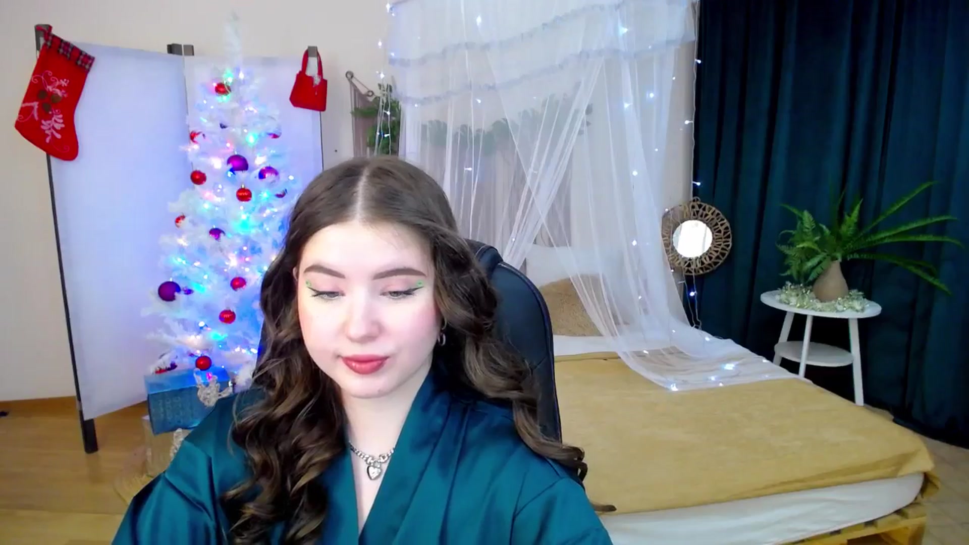Gallery image thumbnail from AdmireMyEyes's myfreecams stream on, 12/10/2024, 20:27 image 17 of 20