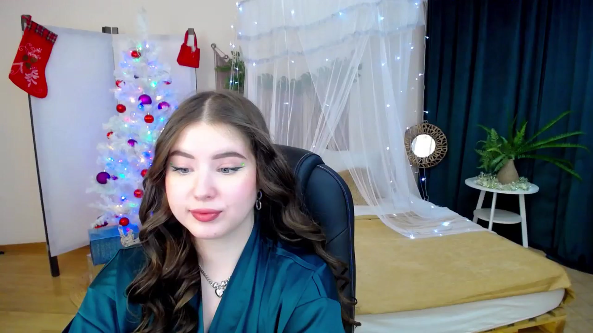 Gallery image thumbnail from AdmireMyEyes's myfreecams stream on, 12/10/2024, 20:27 image 3 of 20
