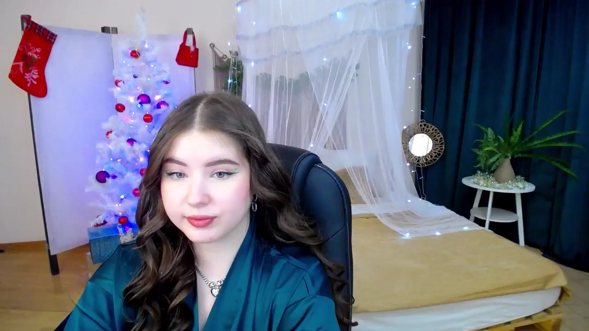 Gallery image thumbnail from AdmireMyEyes's myfreecams stream on, 12/10/2024, 20:27 image 6 of 20