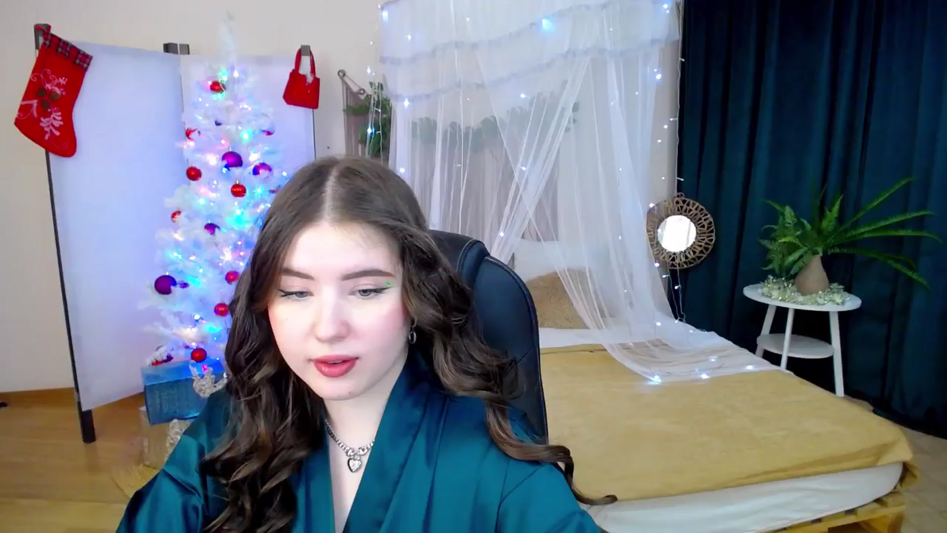 Gallery image thumbnail from AdmireMyEyes's myfreecams stream on, 12/10/2024, 20:27 image 15 of 20