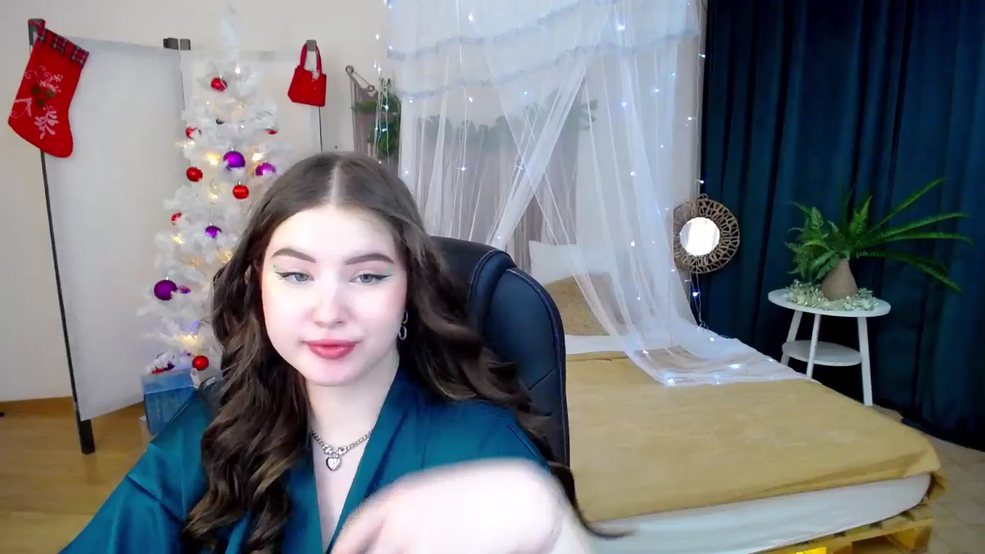 Gallery image thumbnail from AdmireMyEyes's myfreecams stream on, 12/10/2024, 22:35 image 16 of 20