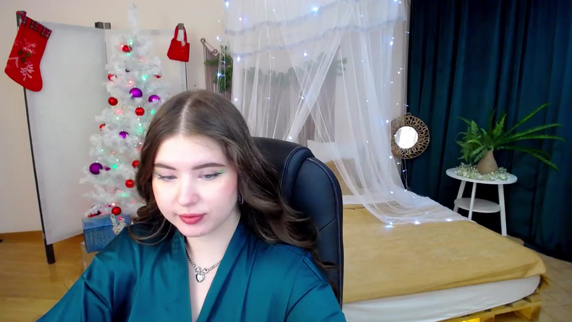 Gallery image thumbnail from AdmireMyEyes's myfreecams stream on, 12/10/2024, 22:35 image 20 of 20