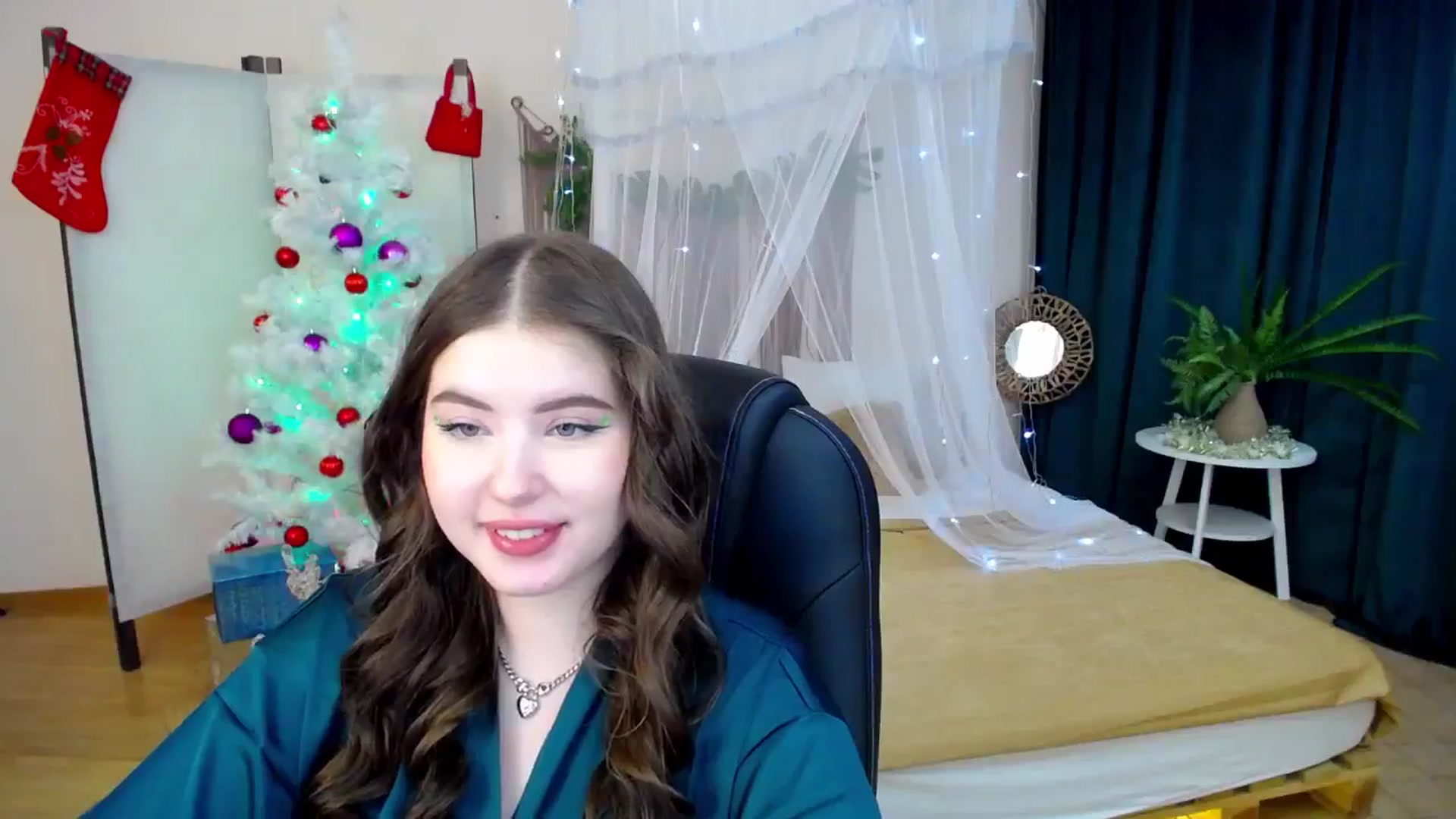Gallery image thumbnail from AdmireMyEyes's myfreecams stream on, 12/10/2024, 22:35 image 14 of 20