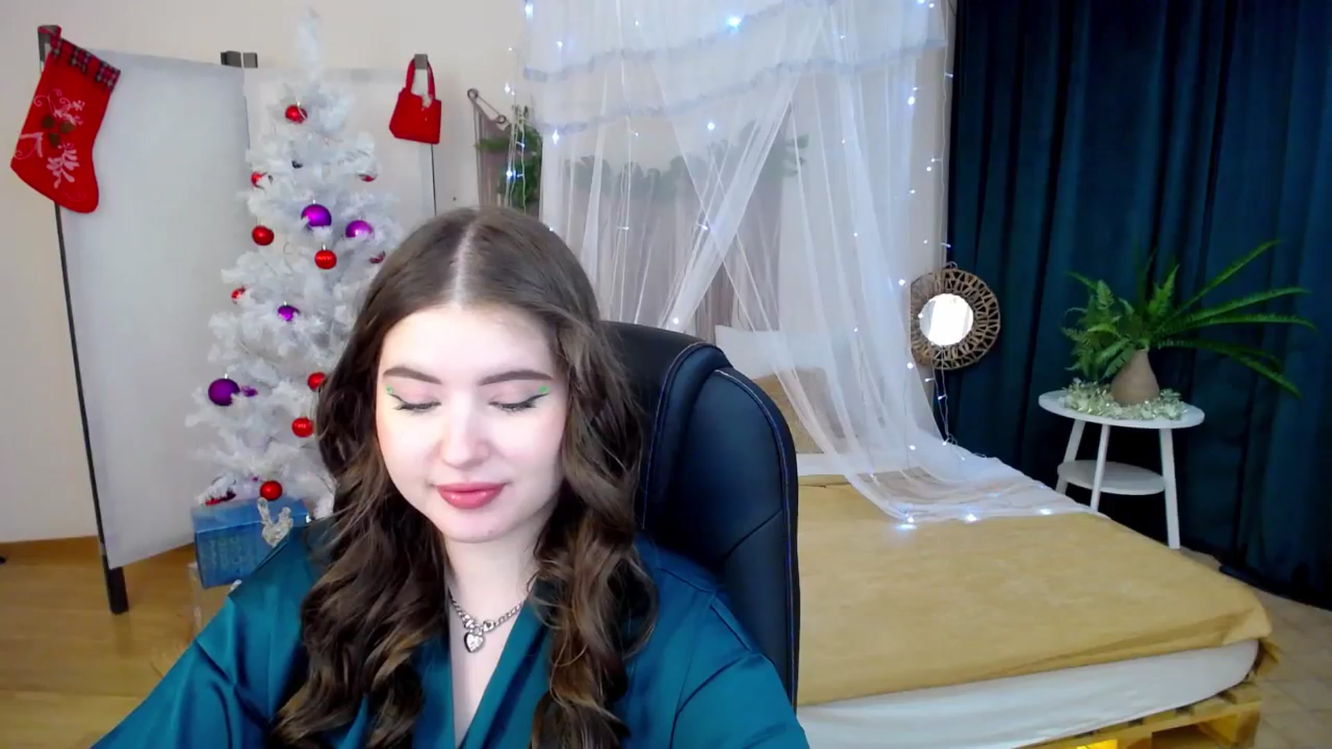 Gallery image thumbnail from AdmireMyEyes's myfreecams stream on, 12/10/2024, 22:35 image 13 of 20
