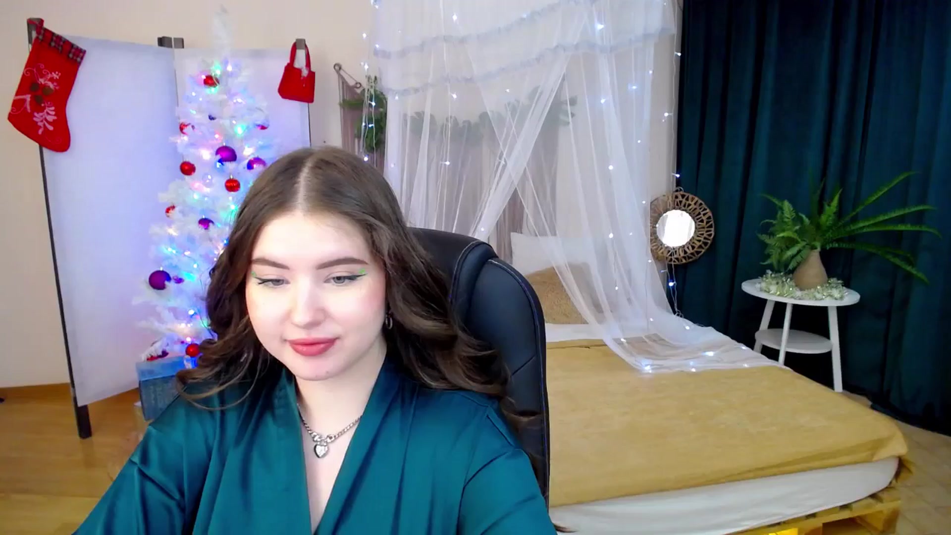 Gallery image thumbnail from AdmireMyEyes's myfreecams stream on, 12/10/2024, 22:35 image 17 of 20