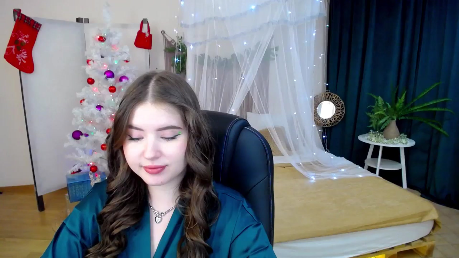 Gallery image thumbnail from AdmireMyEyes's myfreecams stream on, 12/10/2024, 22:35 image 11 of 20