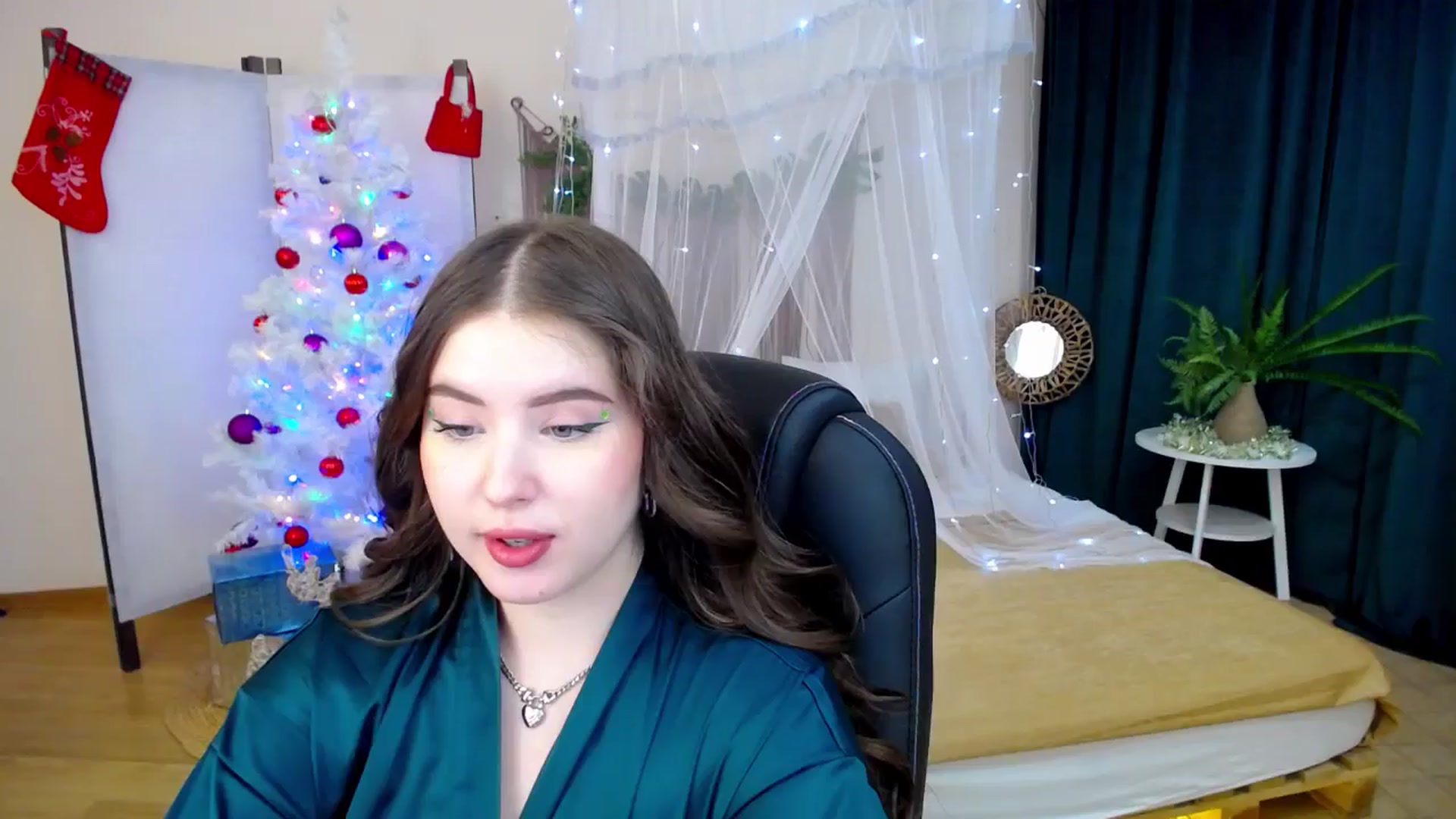 Gallery image thumbnail from AdmireMyEyes's myfreecams stream on, 12/10/2024, 22:35 image 18 of 20