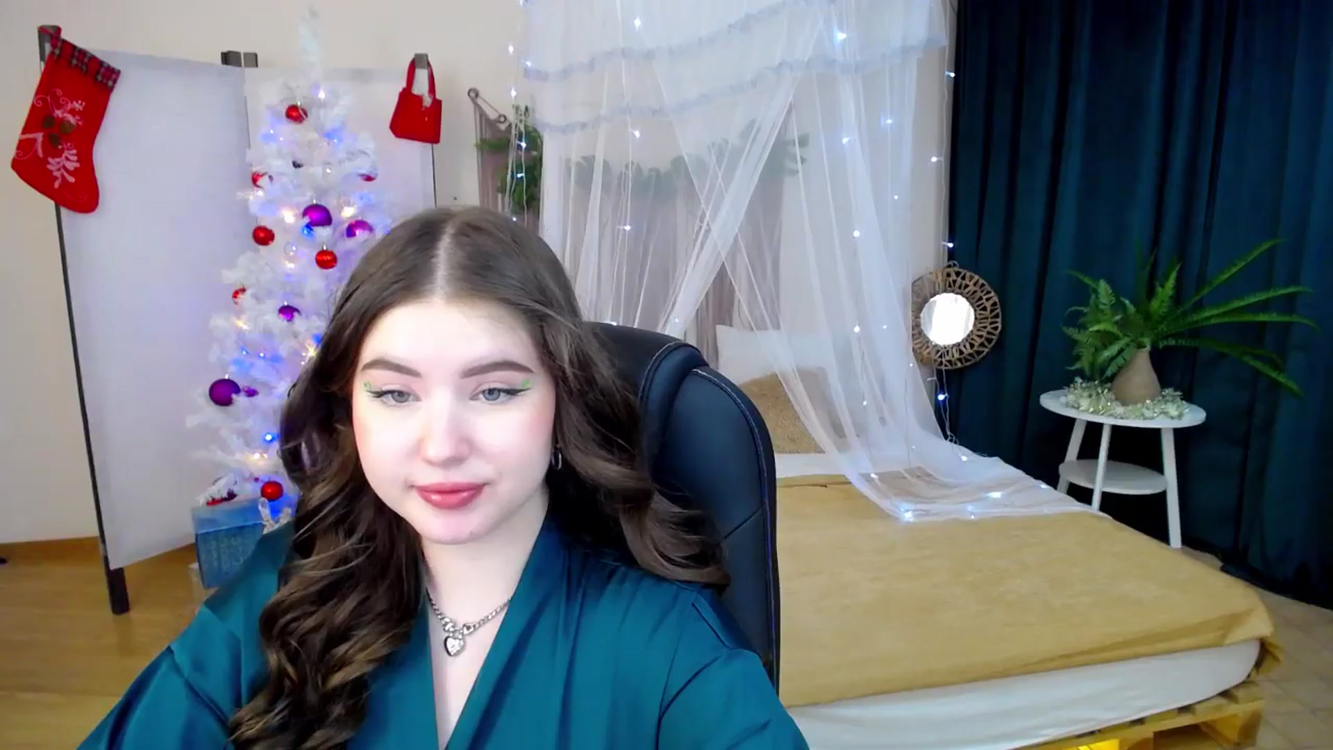 Gallery image thumbnail from AdmireMyEyes's myfreecams stream on, 12/10/2024, 22:35 image 4 of 20