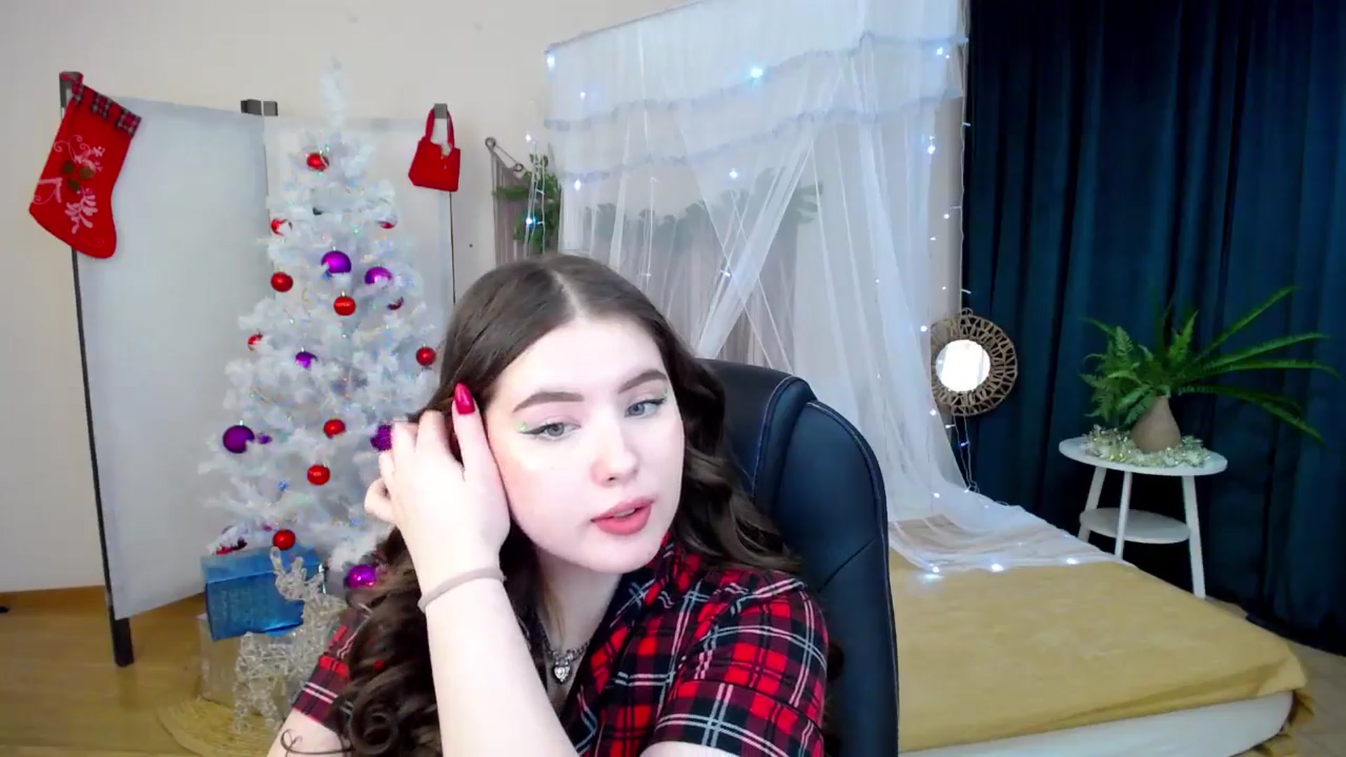Gallery image thumbnail from AdmireMyEyes's myfreecams stream on, 12/10/2024, 23:22 image 17 of 20