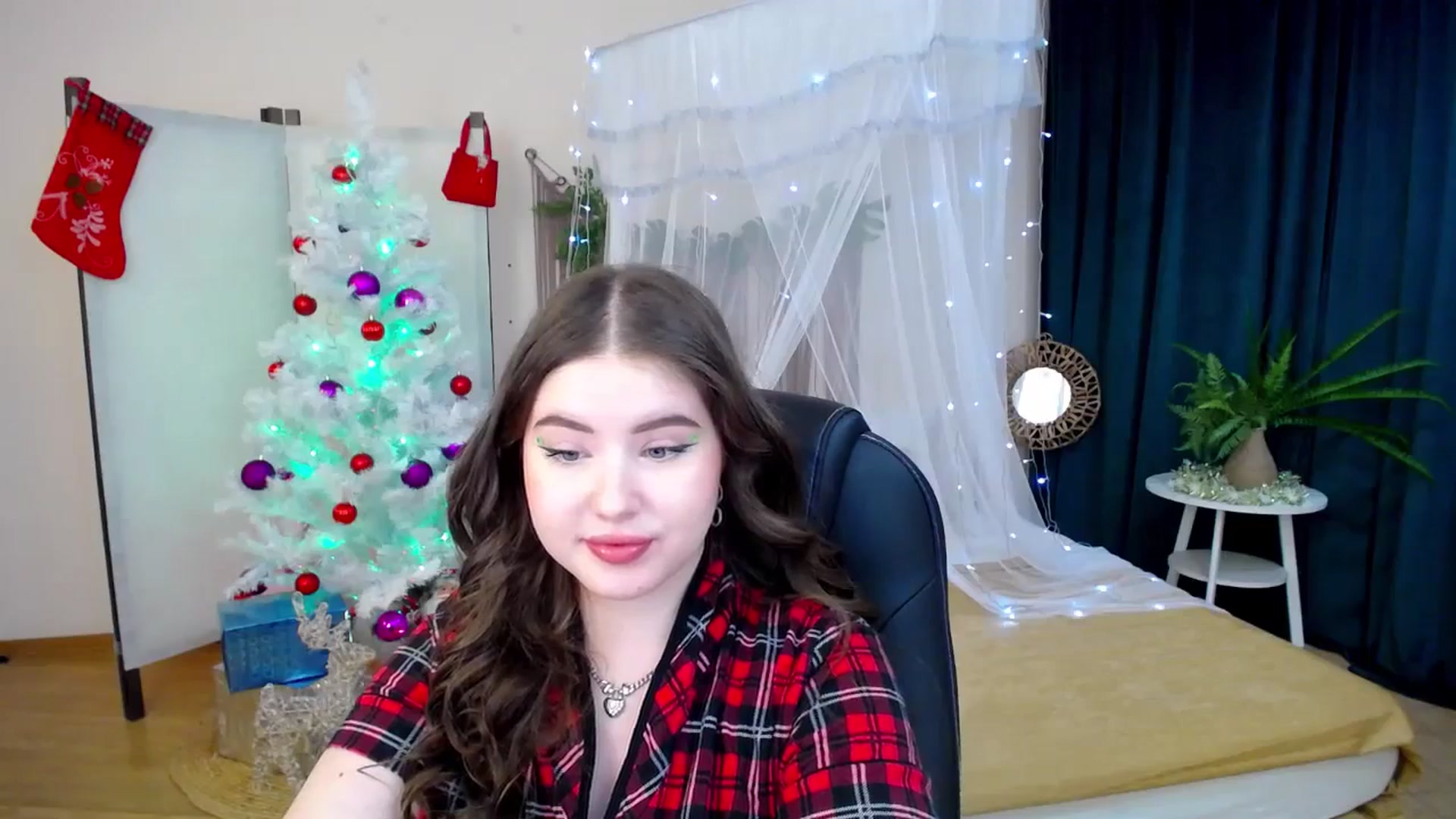 Gallery image thumbnail from AdmireMyEyes's myfreecams stream on, 12/10/2024, 23:22 image 14 of 20