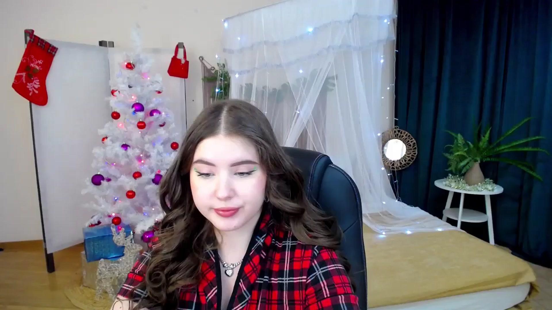 Gallery image thumbnail from AdmireMyEyes's myfreecams stream on, 12/10/2024, 23:22 image 16 of 20