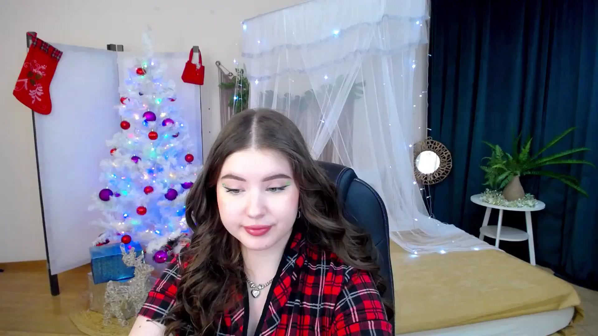 Gallery image thumbnail from AdmireMyEyes's myfreecams stream on, 12/10/2024, 23:22 image 15 of 20