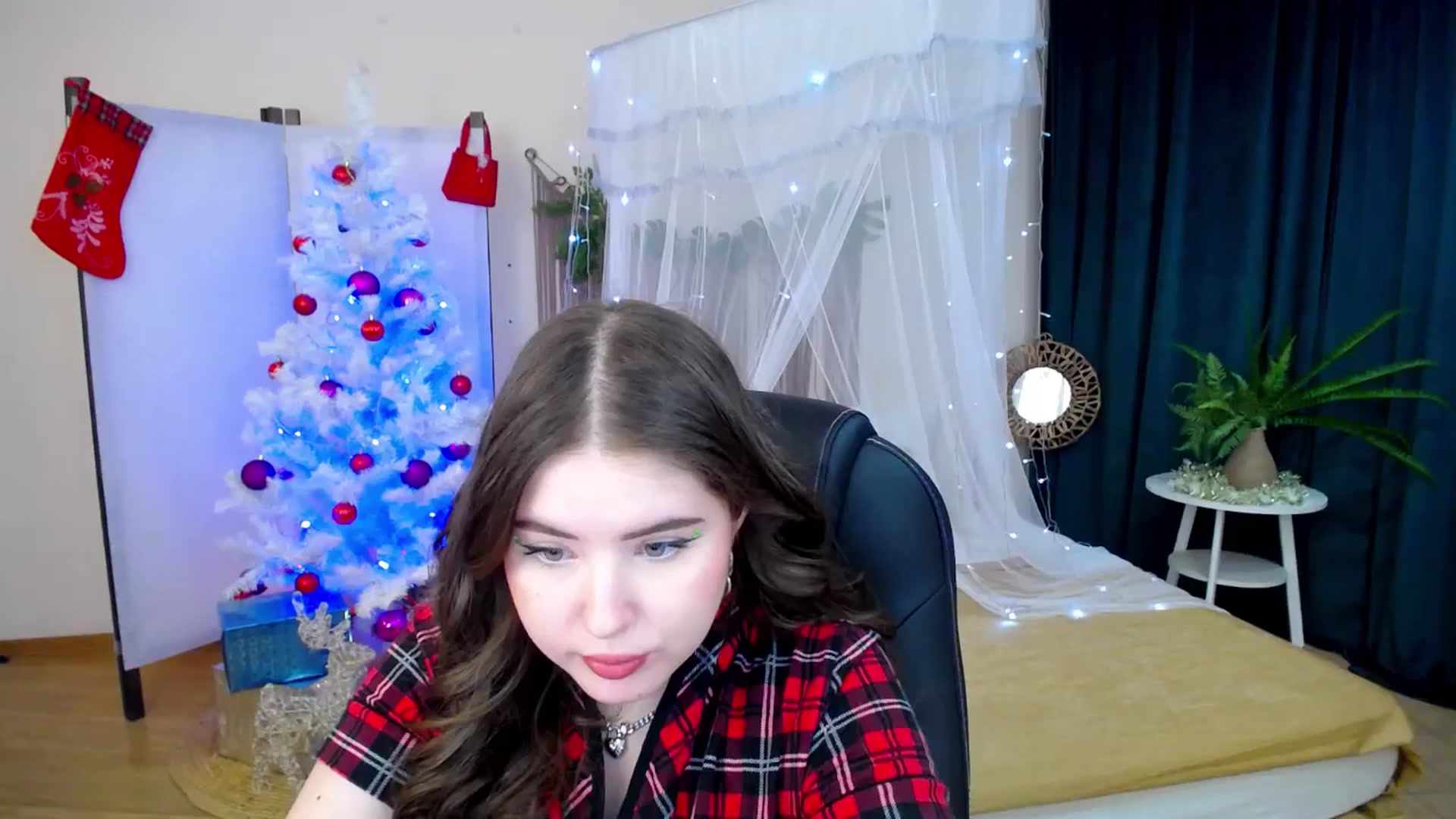 Gallery image thumbnail from AdmireMyEyes's myfreecams stream on, 12/10/2024, 23:22 image 18 of 20