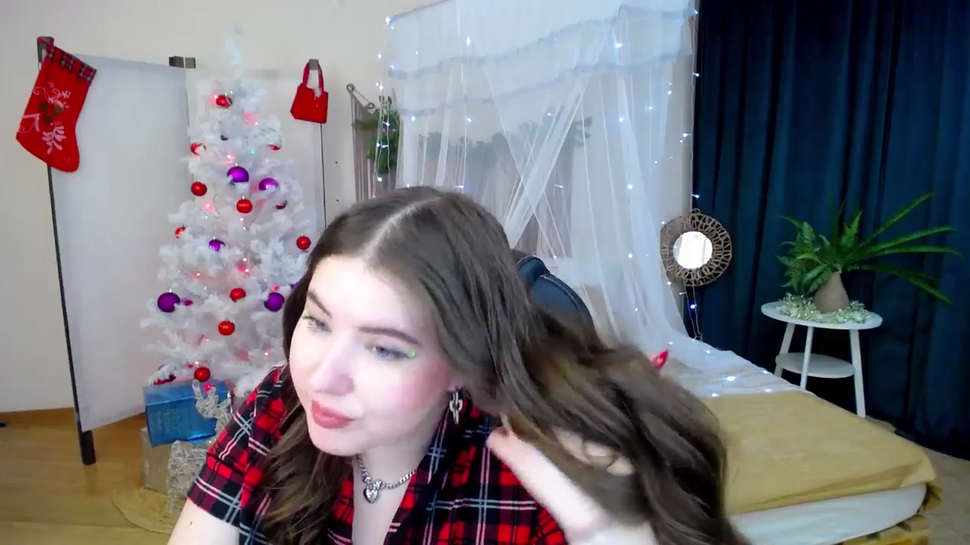 Gallery image thumbnail from AdmireMyEyes's myfreecams stream on, 12/11/2024, 01:02 image 17 of 20