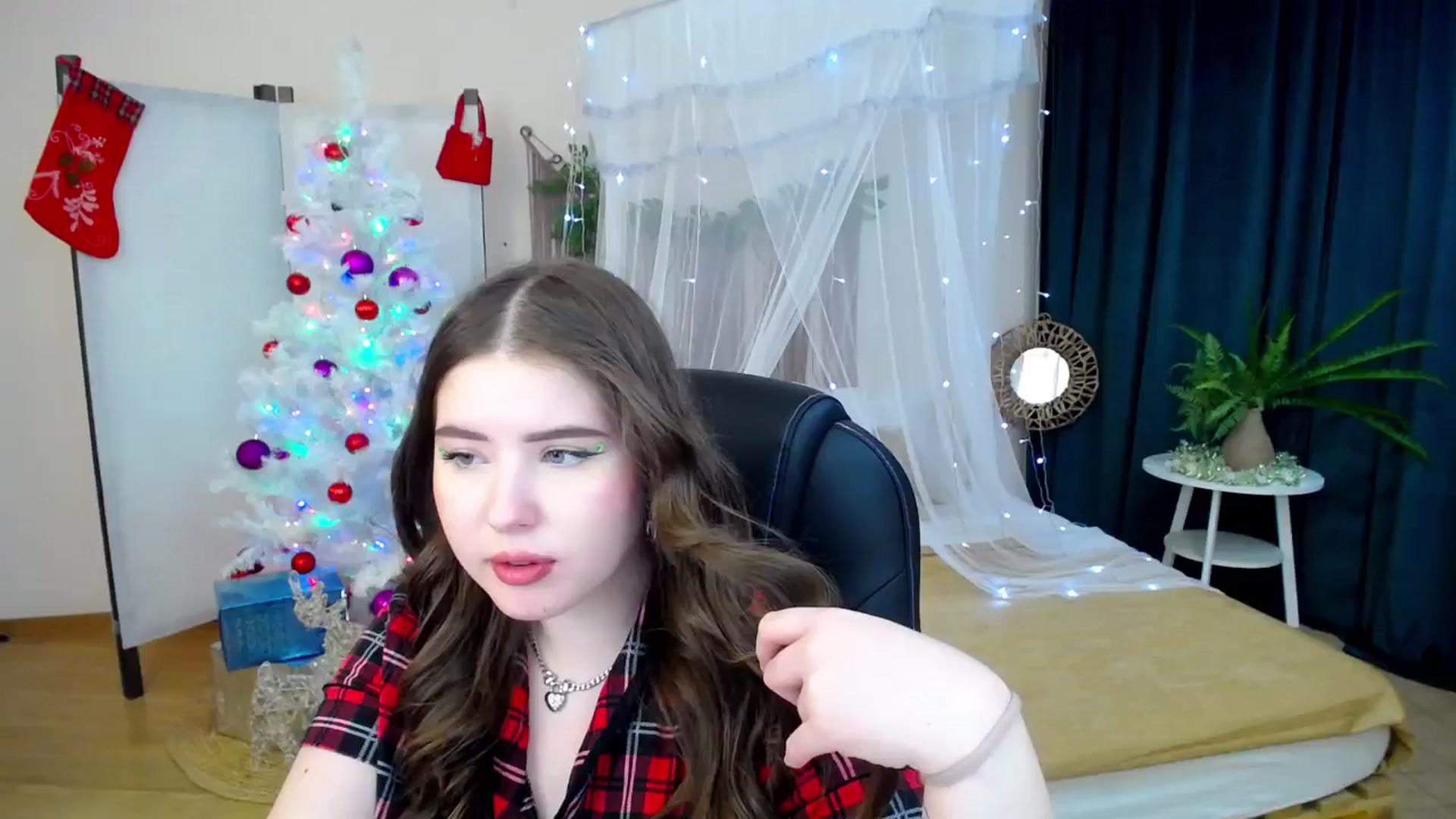 Gallery image thumbnail from AdmireMyEyes's myfreecams stream on, 12/11/2024, 01:02 image 19 of 20