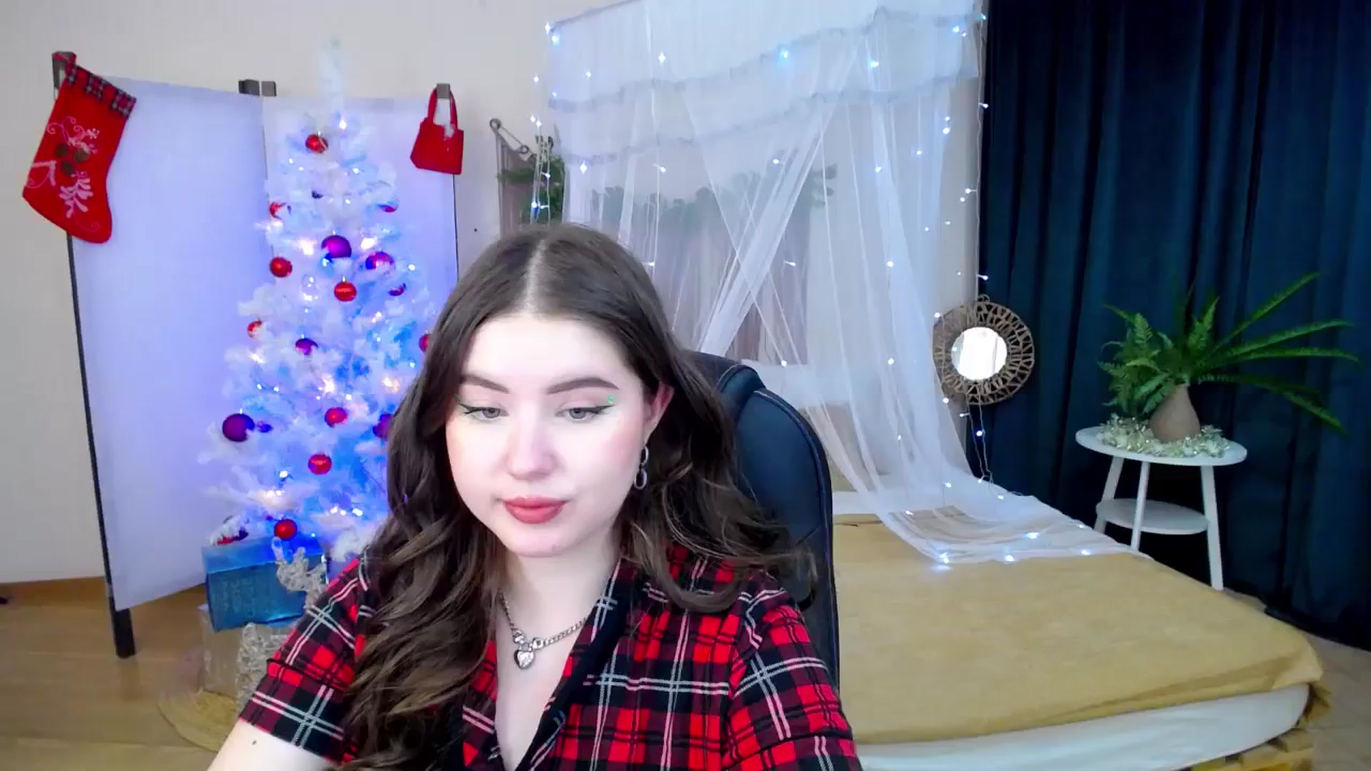 Gallery image thumbnail from AdmireMyEyes's myfreecams stream on, 12/11/2024, 01:02 image 9 of 20