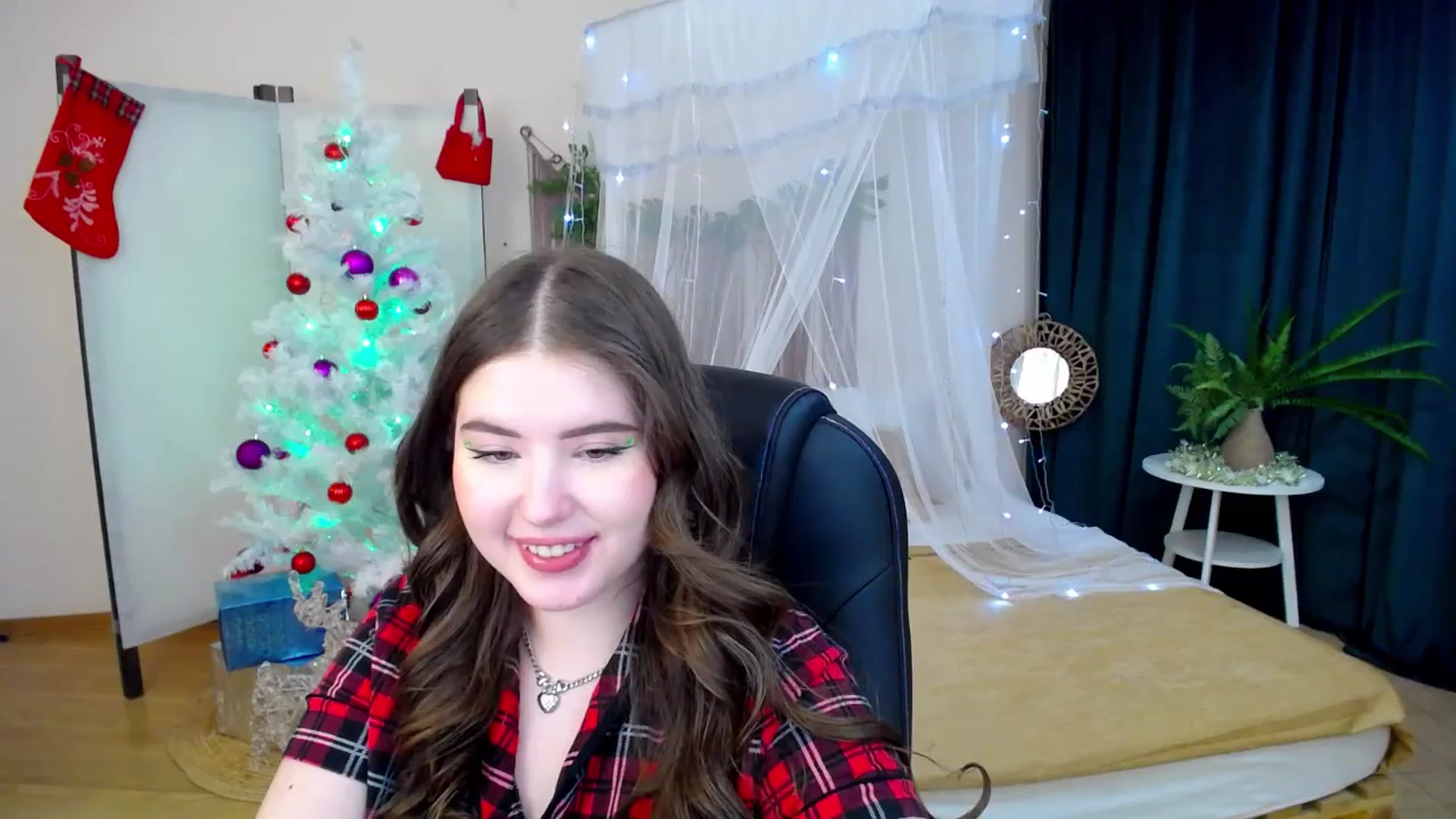 Gallery image thumbnail from AdmireMyEyes's myfreecams stream on, 12/11/2024, 01:02 image 20 of 20
