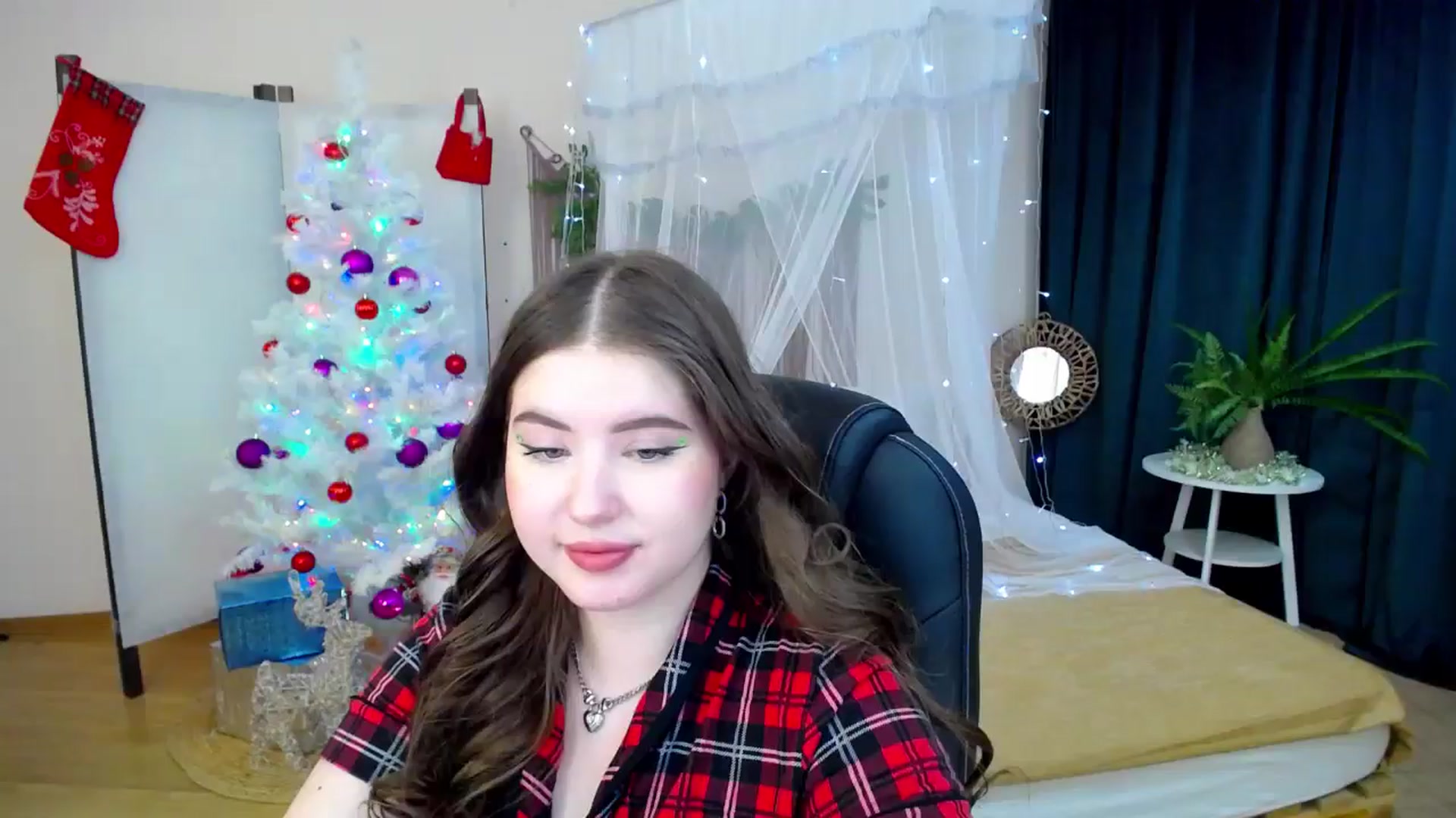 Gallery image thumbnail from AdmireMyEyes's myfreecams stream on, 12/11/2024, 01:02 image 14 of 20