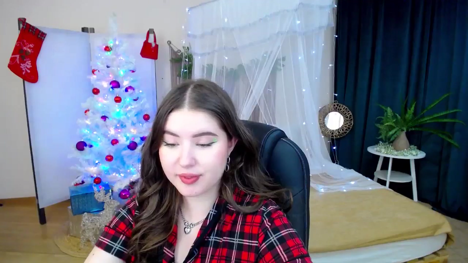 Gallery image thumbnail from AdmireMyEyes's myfreecams stream on, 12/11/2024, 01:02 image 11 of 20