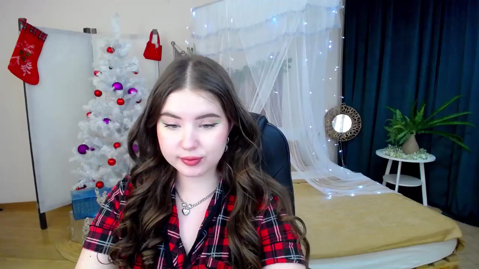 Gallery image thumbnail from AdmireMyEyes's myfreecams stream on, 12/11/2024, 01:02 image 6 of 20