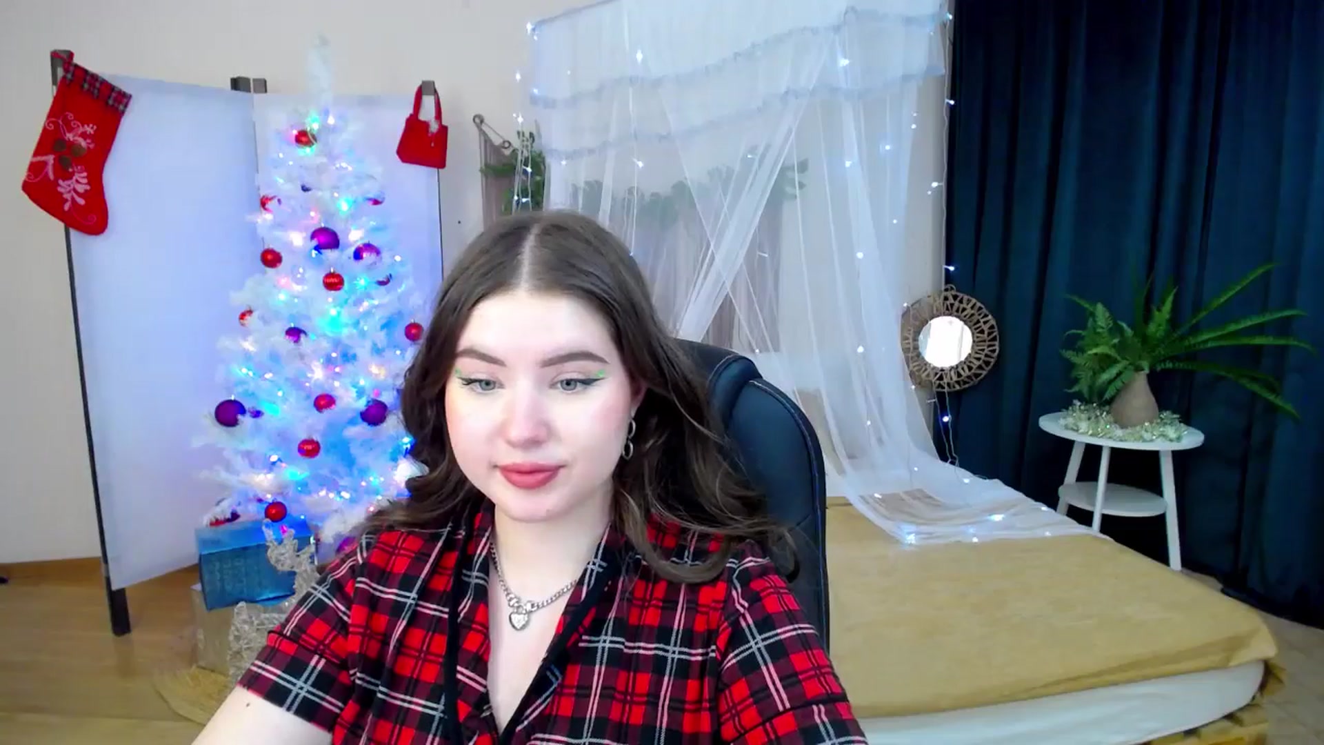 Gallery image thumbnail from AdmireMyEyes's myfreecams stream on, 12/11/2024, 01:02 image 8 of 20