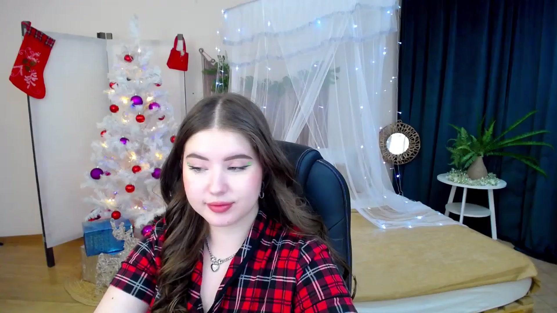 Gallery image thumbnail from AdmireMyEyes's myfreecams stream on, 12/11/2024, 01:02 image 15 of 20