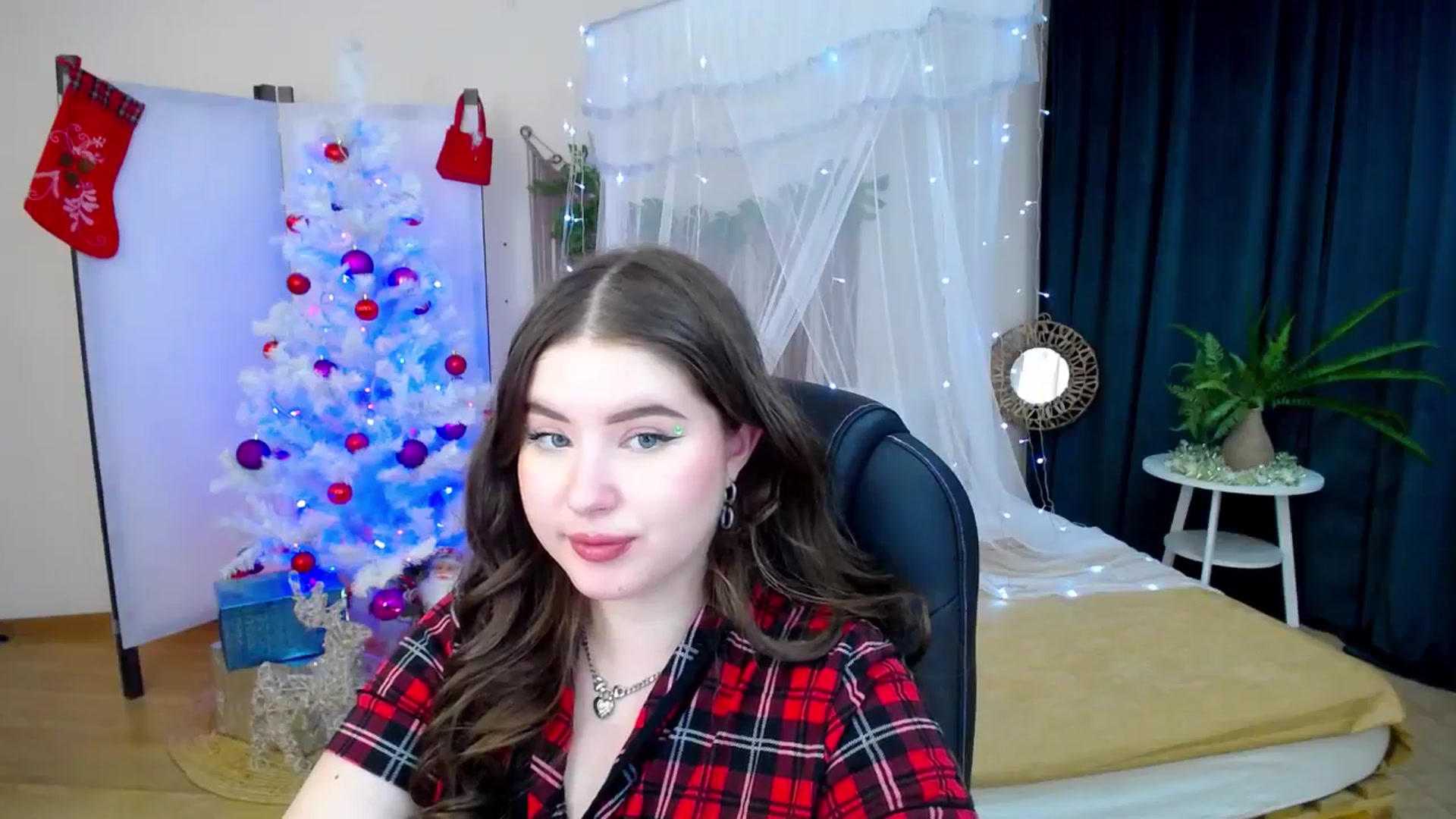 Gallery image thumbnail from AdmireMyEyes's myfreecams stream on, 12/11/2024, 01:02 image 10 of 20
