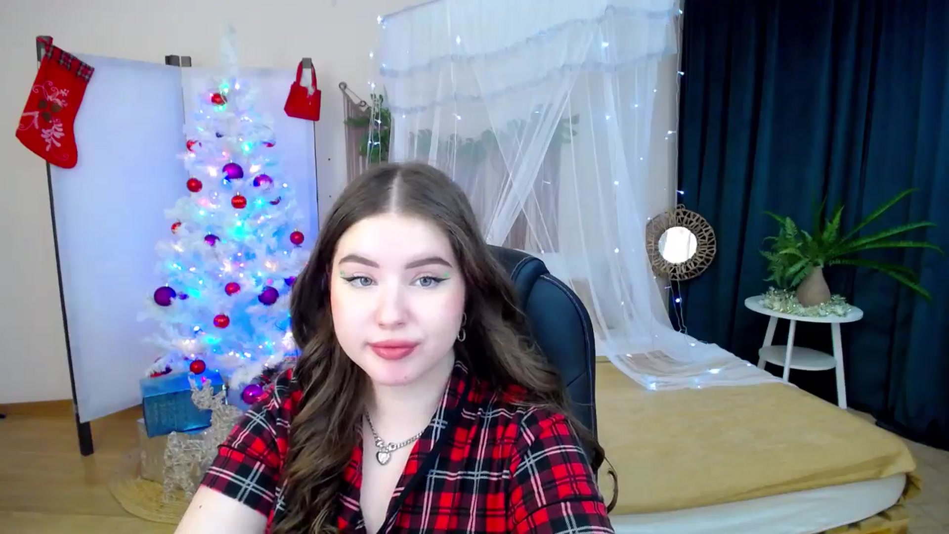 Gallery image thumbnail from AdmireMyEyes's myfreecams stream on, 12/11/2024, 01:02 image 16 of 20