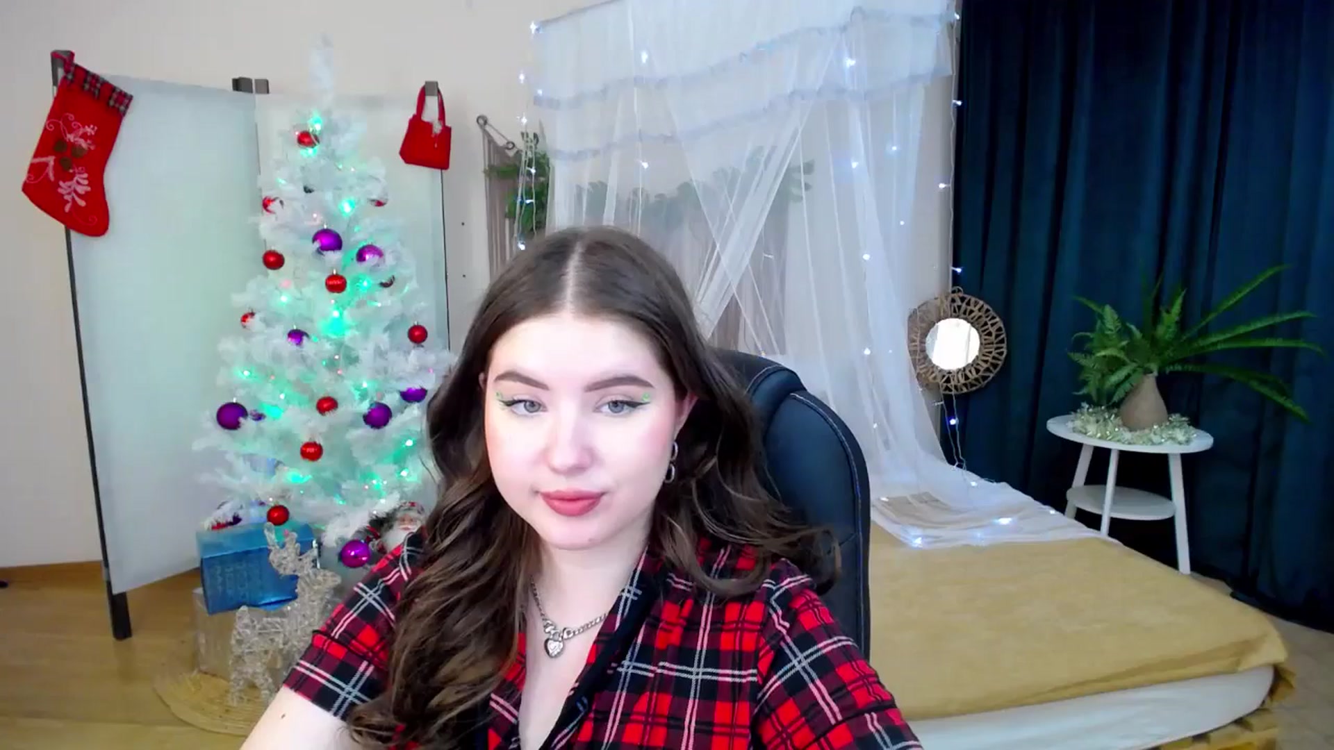 Gallery image thumbnail from AdmireMyEyes's myfreecams stream on, 12/11/2024, 01:02 image 12 of 20