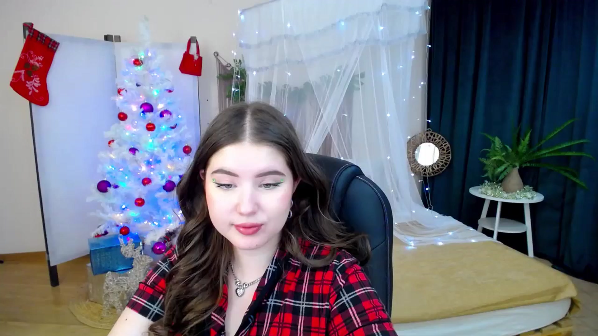 Gallery image thumbnail from AdmireMyEyes's myfreecams stream on, 12/11/2024, 01:02 image 13 of 20