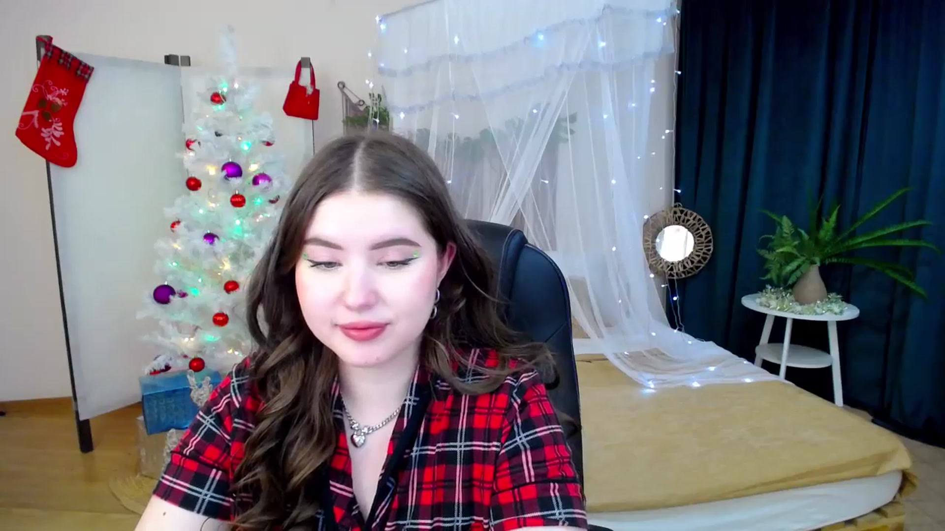 Gallery image thumbnail from AdmireMyEyes's myfreecams stream on, 12/11/2024, 01:02 image 7 of 20