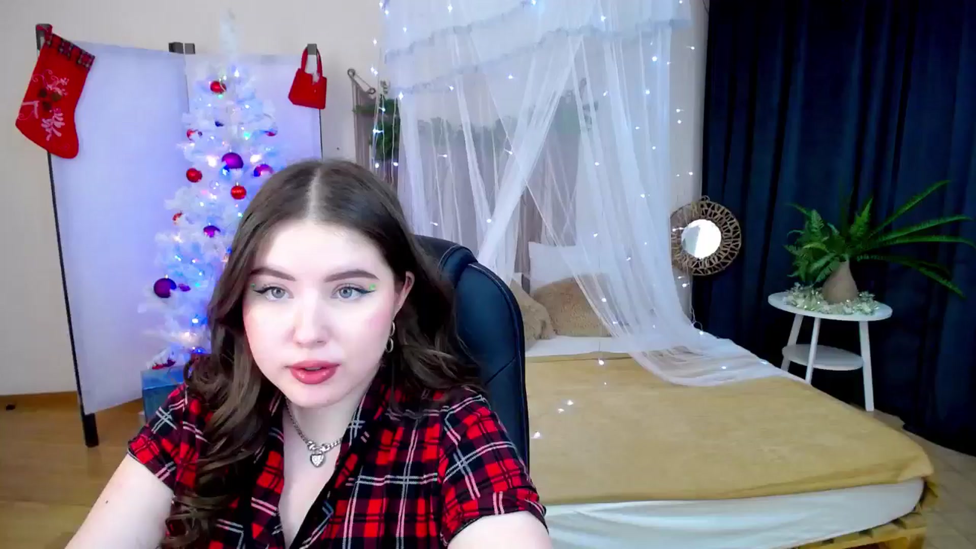 Gallery image thumbnail from AdmireMyEyes's myfreecams stream on, 12/11/2024, 02:52 image 18 of 20