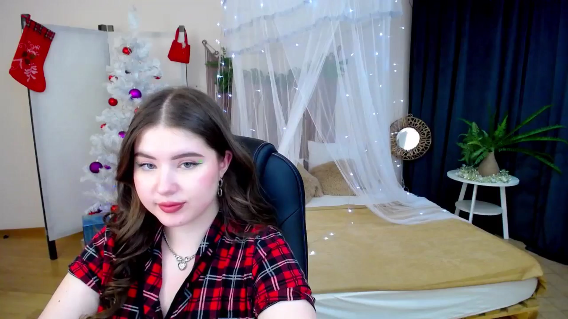 Gallery image thumbnail from AdmireMyEyes's myfreecams stream on, 12/11/2024, 02:52 image 17 of 20