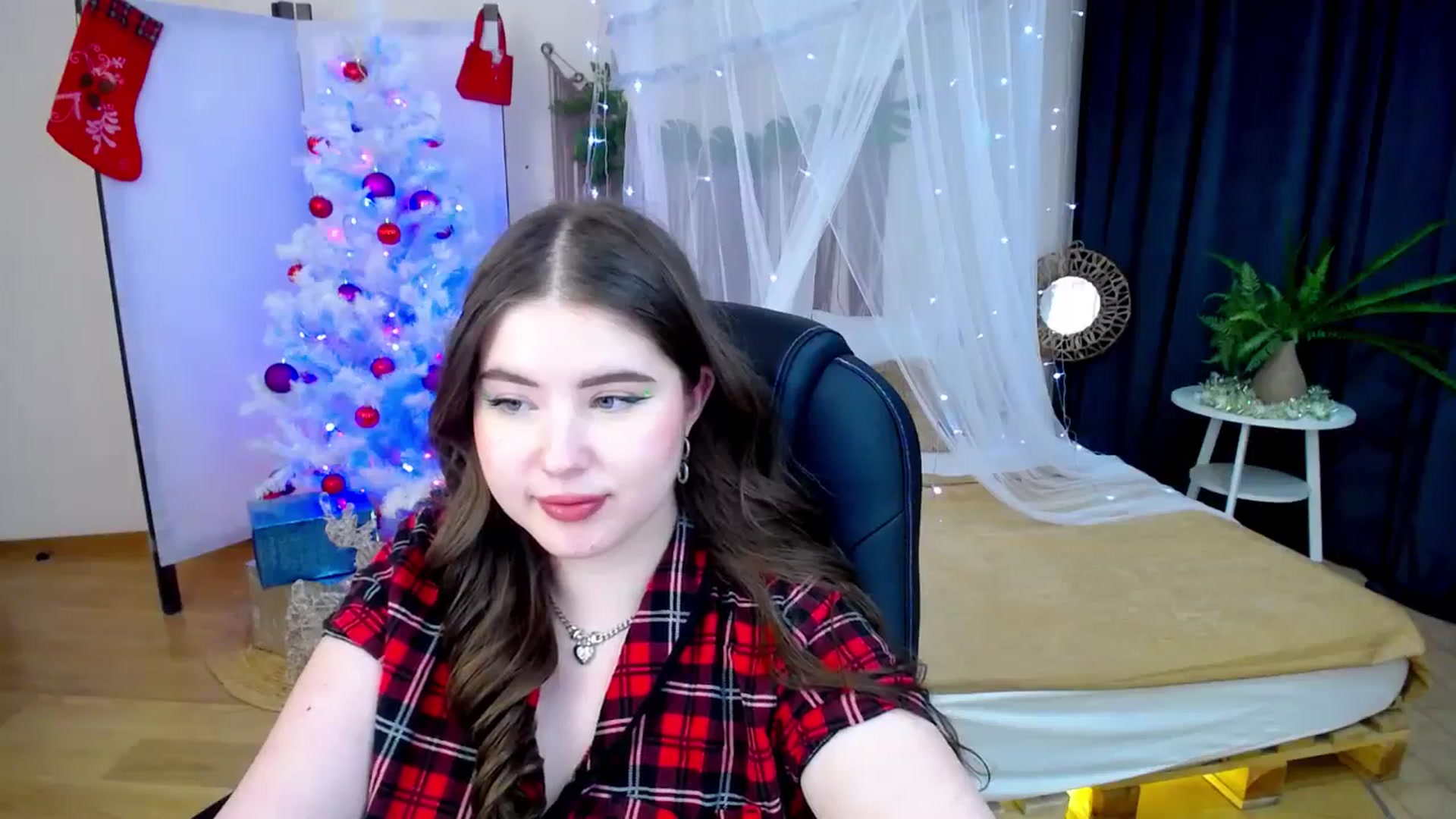 Gallery image thumbnail from AdmireMyEyes's myfreecams stream on, 12/11/2024, 02:52 image 5 of 20