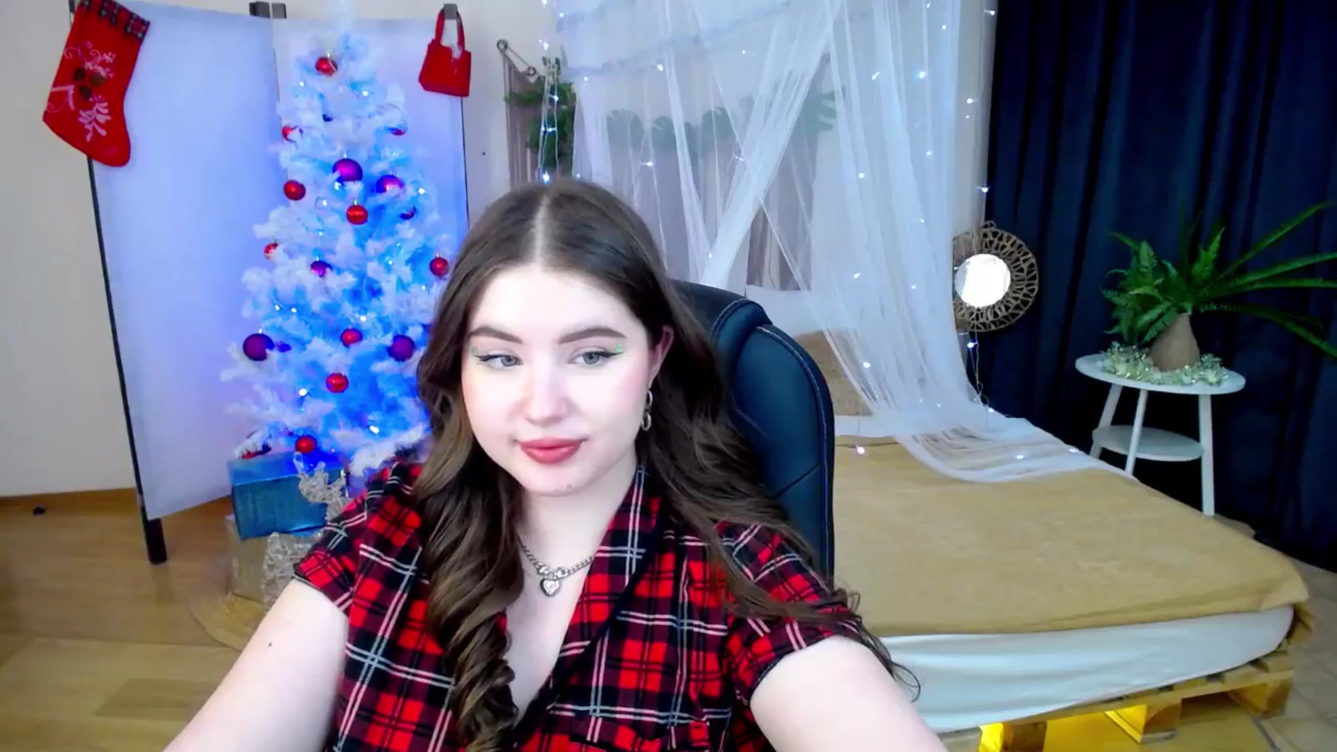 Gallery image thumbnail from AdmireMyEyes's myfreecams stream on, 12/11/2024, 02:52 image 4 of 20