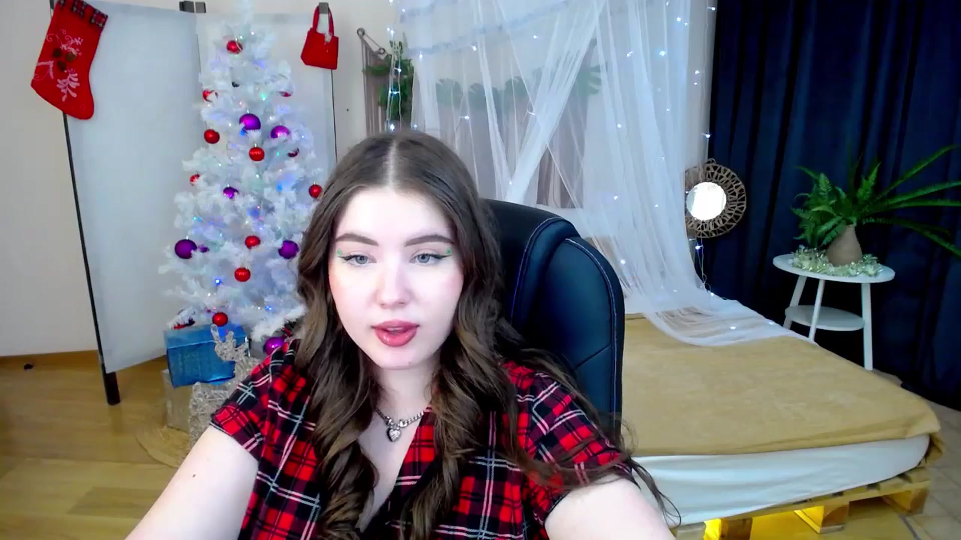 Gallery image thumbnail from AdmireMyEyes's myfreecams stream on, 12/11/2024, 02:52 image 2 of 20