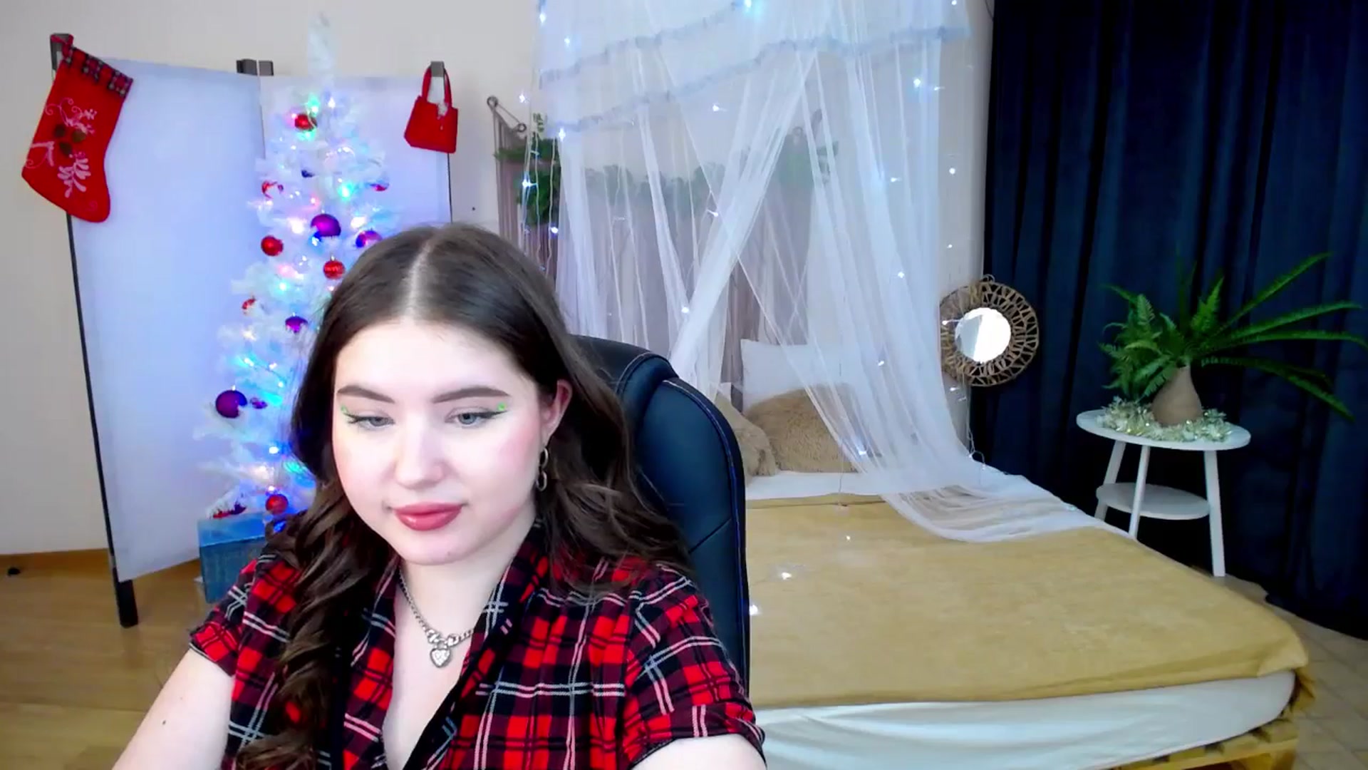 Gallery image thumbnail from AdmireMyEyes's myfreecams stream on, 12/11/2024, 02:52 image 20 of 20