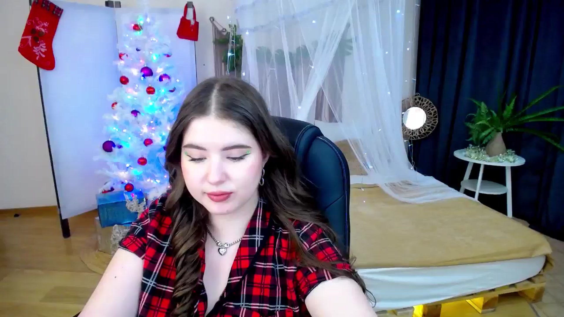 Gallery image thumbnail from AdmireMyEyes's myfreecams stream on, 12/11/2024, 02:52 image 3 of 20