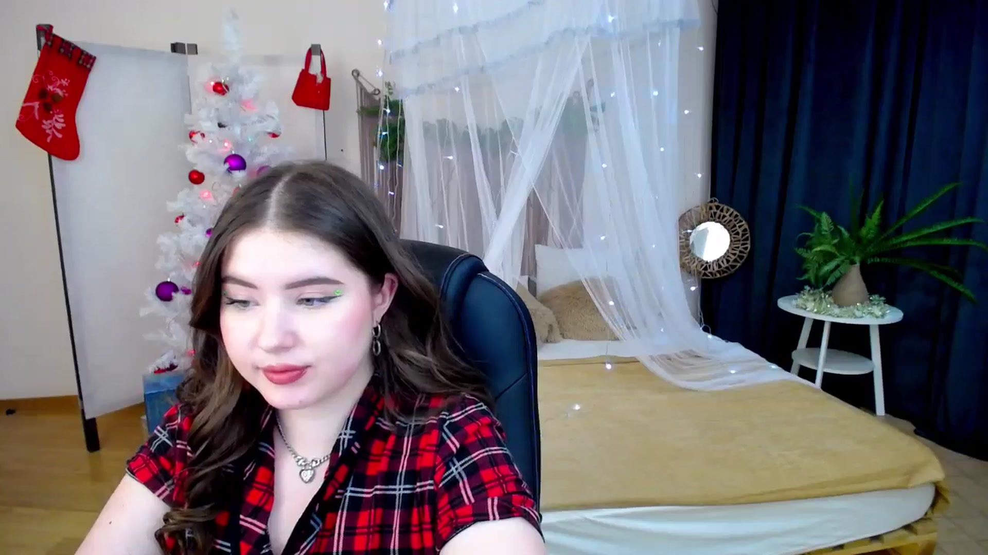 Gallery image thumbnail from AdmireMyEyes's myfreecams stream on, 12/11/2024, 02:52 image 19 of 20