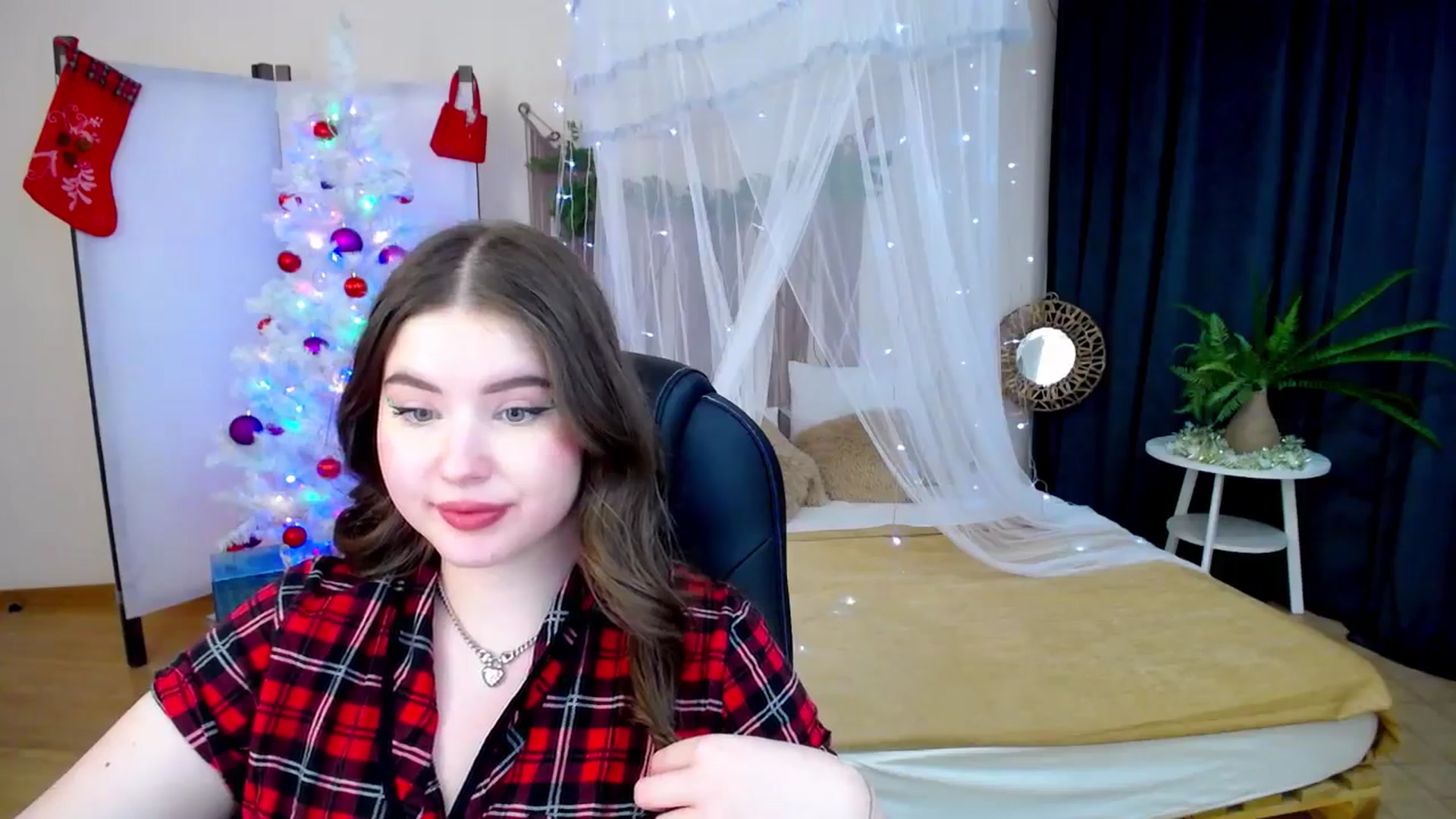 Gallery image thumbnail from AdmireMyEyes's myfreecams stream on, 12/11/2024, 02:52 image 15 of 20