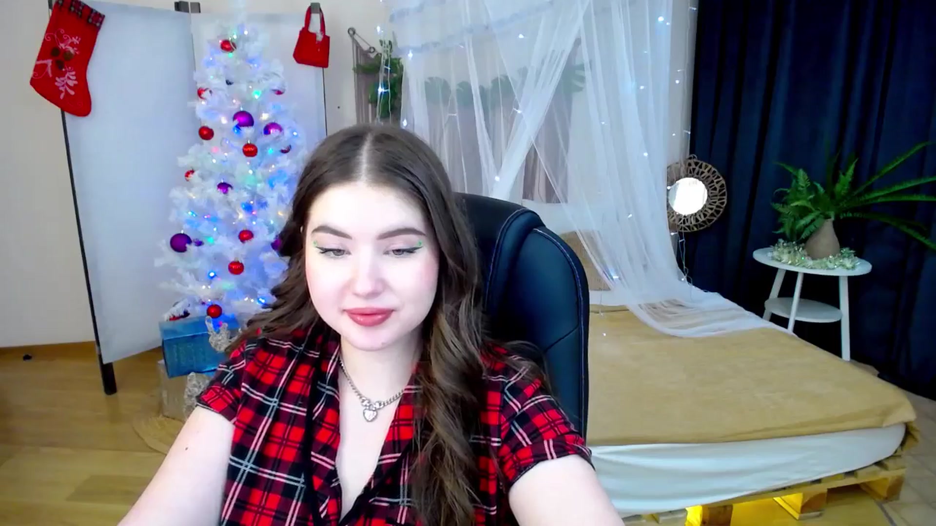 Gallery image thumbnail from AdmireMyEyes's myfreecams stream on, 12/11/2024, 02:52 image 7 of 20